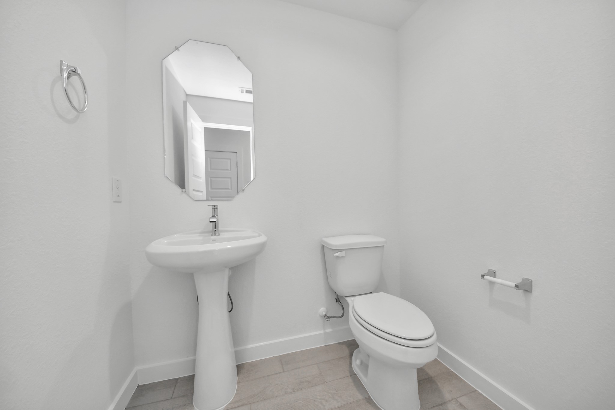 26379 Viva Drive Property Photo 6