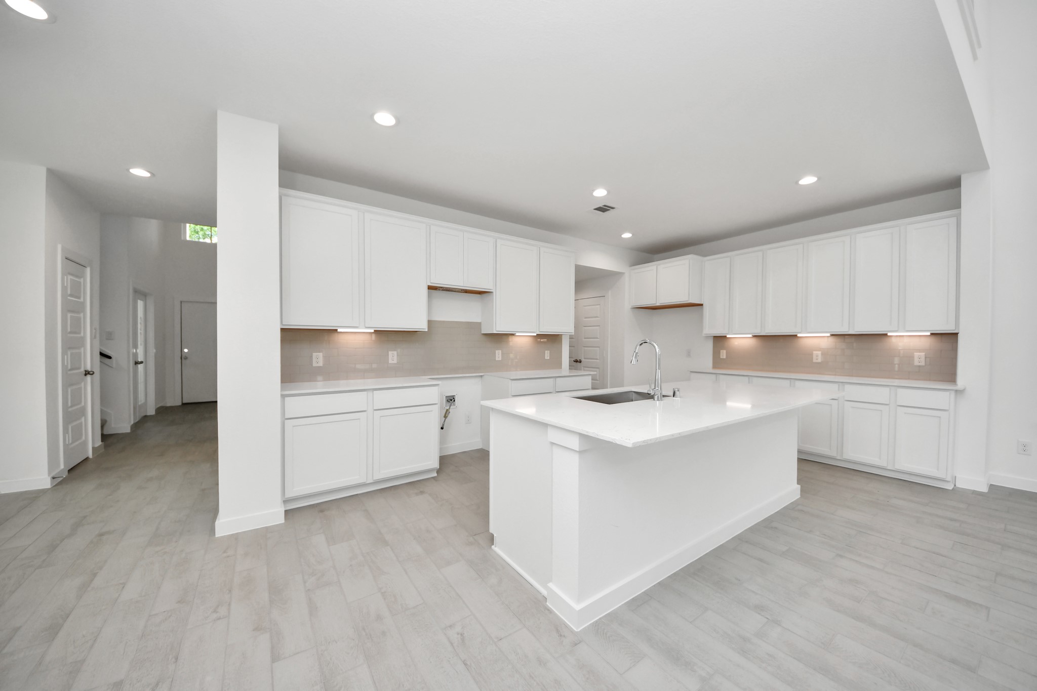 26379 Viva Drive Property Photo 8
