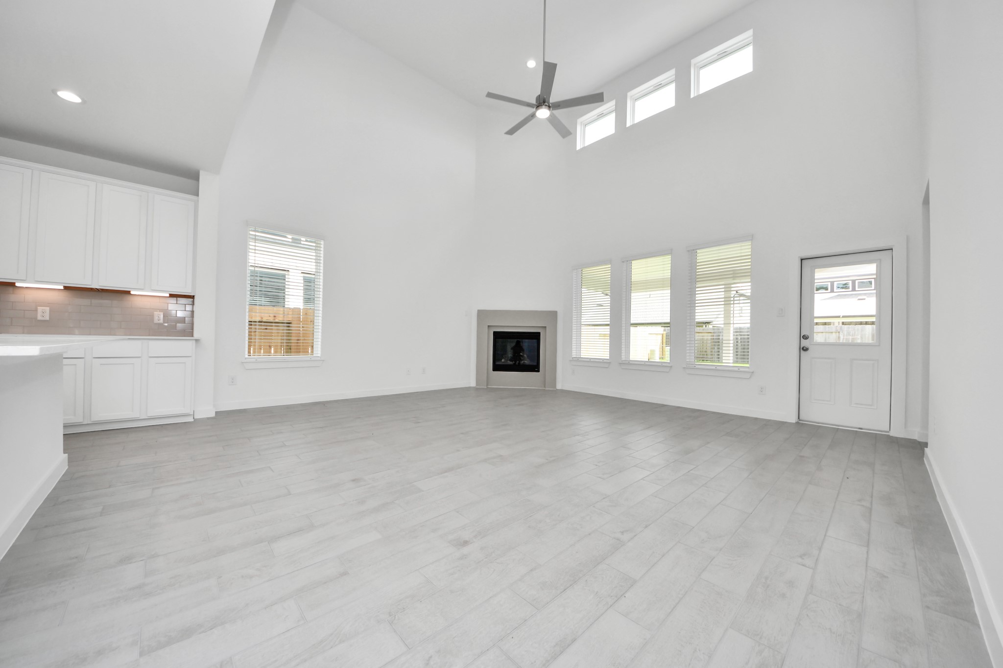 26379 Viva Drive Property Photo 18