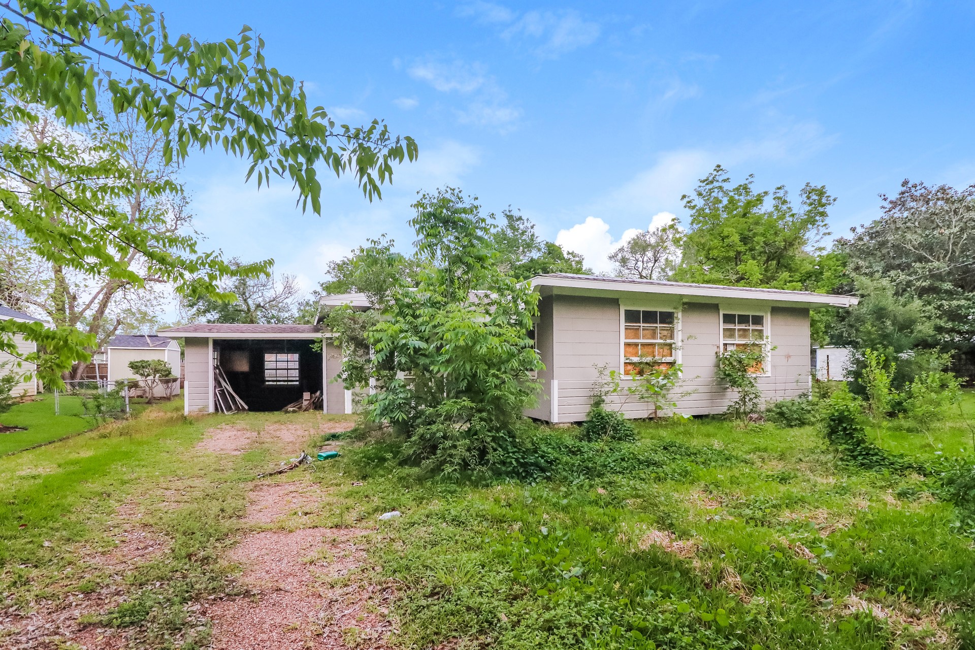 1005 Veronica Street