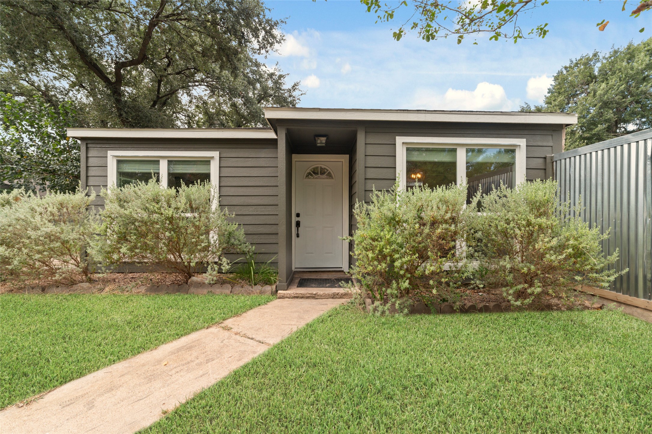 10819 Berry Tree Drive Property Photo 1