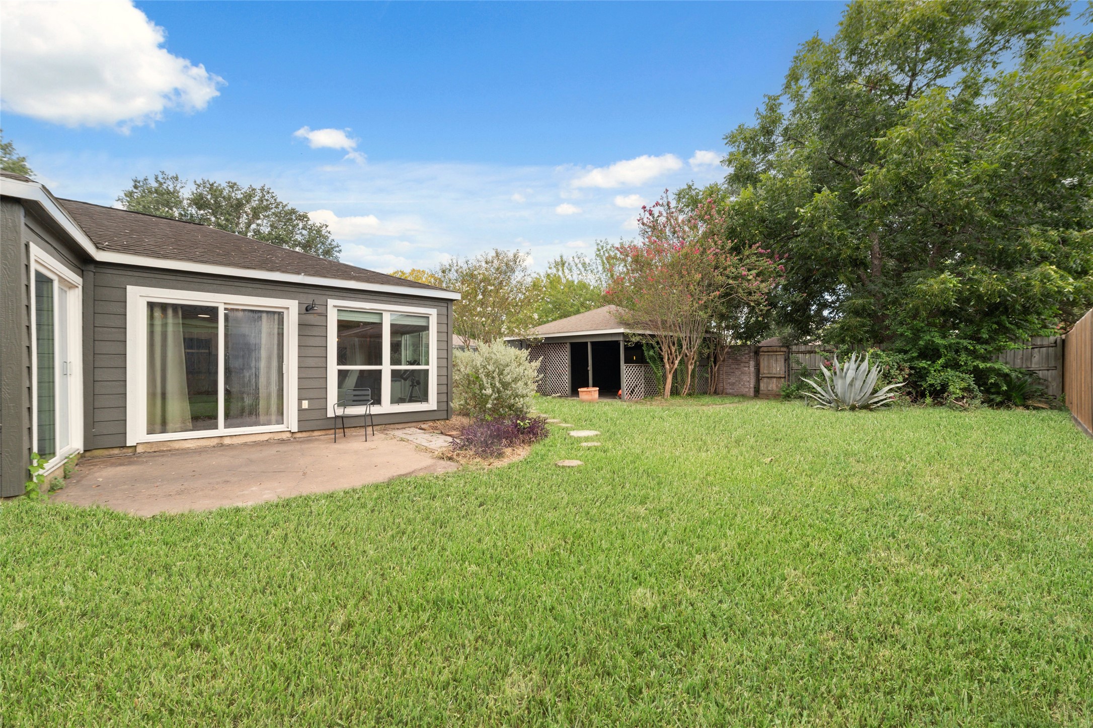 10819 Berry Tree Drive Property Photo 22