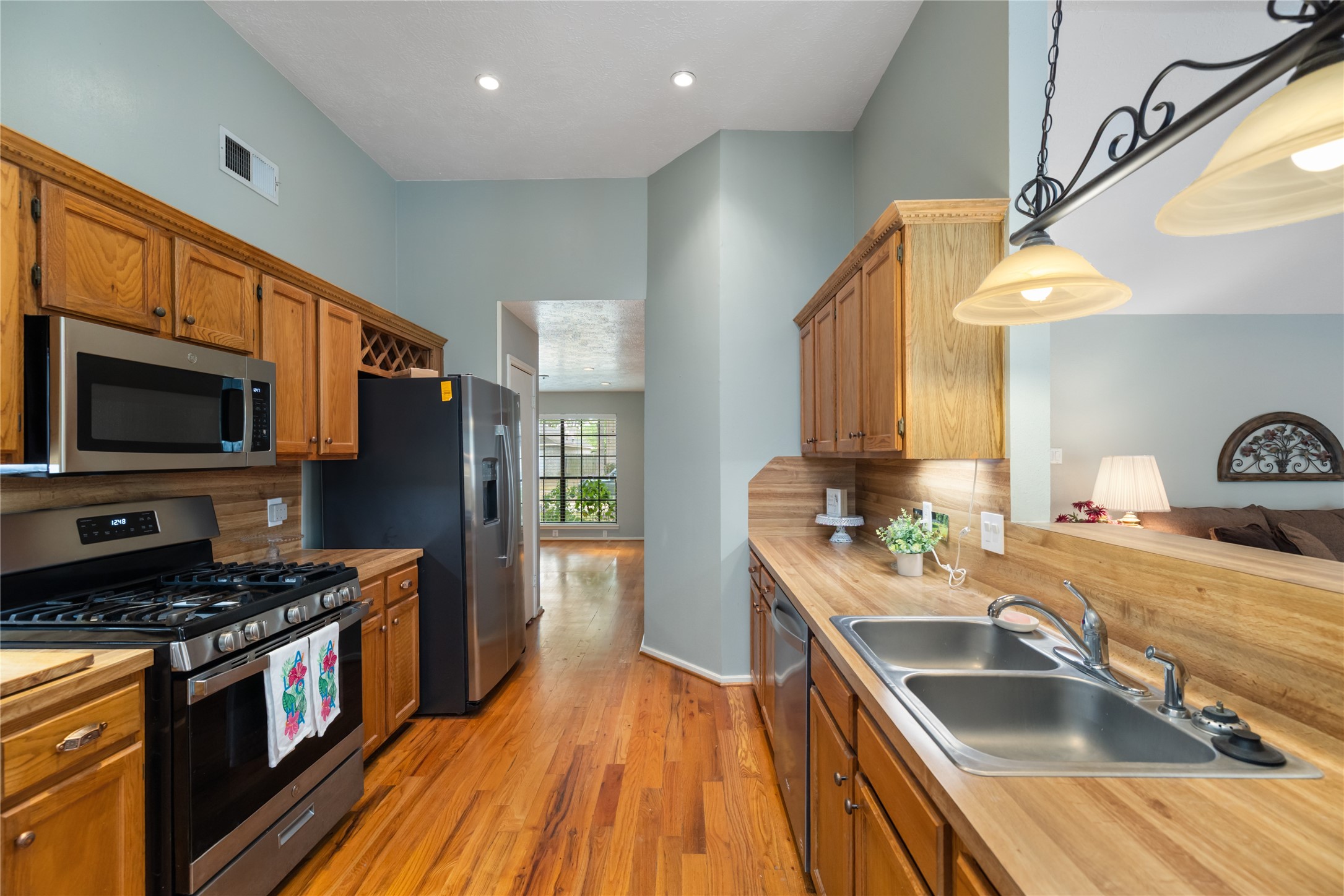16334 Chimneystone Drive Property Photo 6