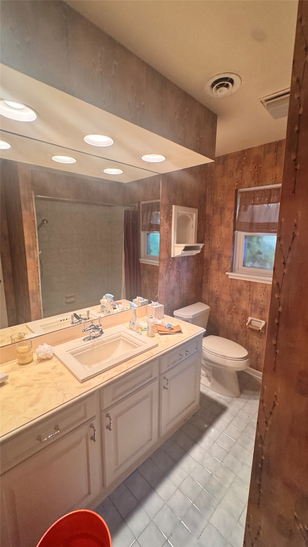 2027 Chantilly Lane Property Photo 2