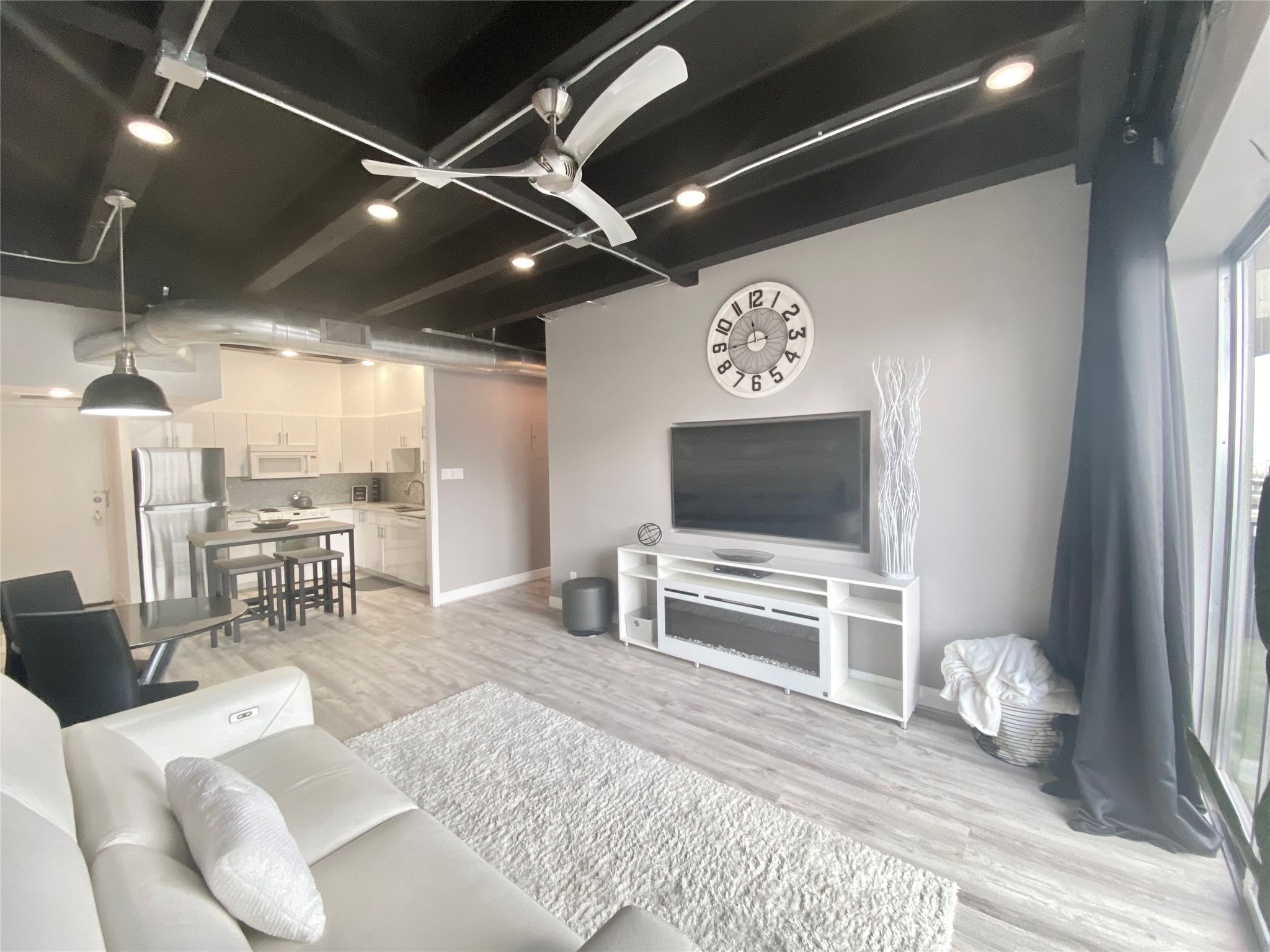 2016 Main Street 1715 Property Photo 10