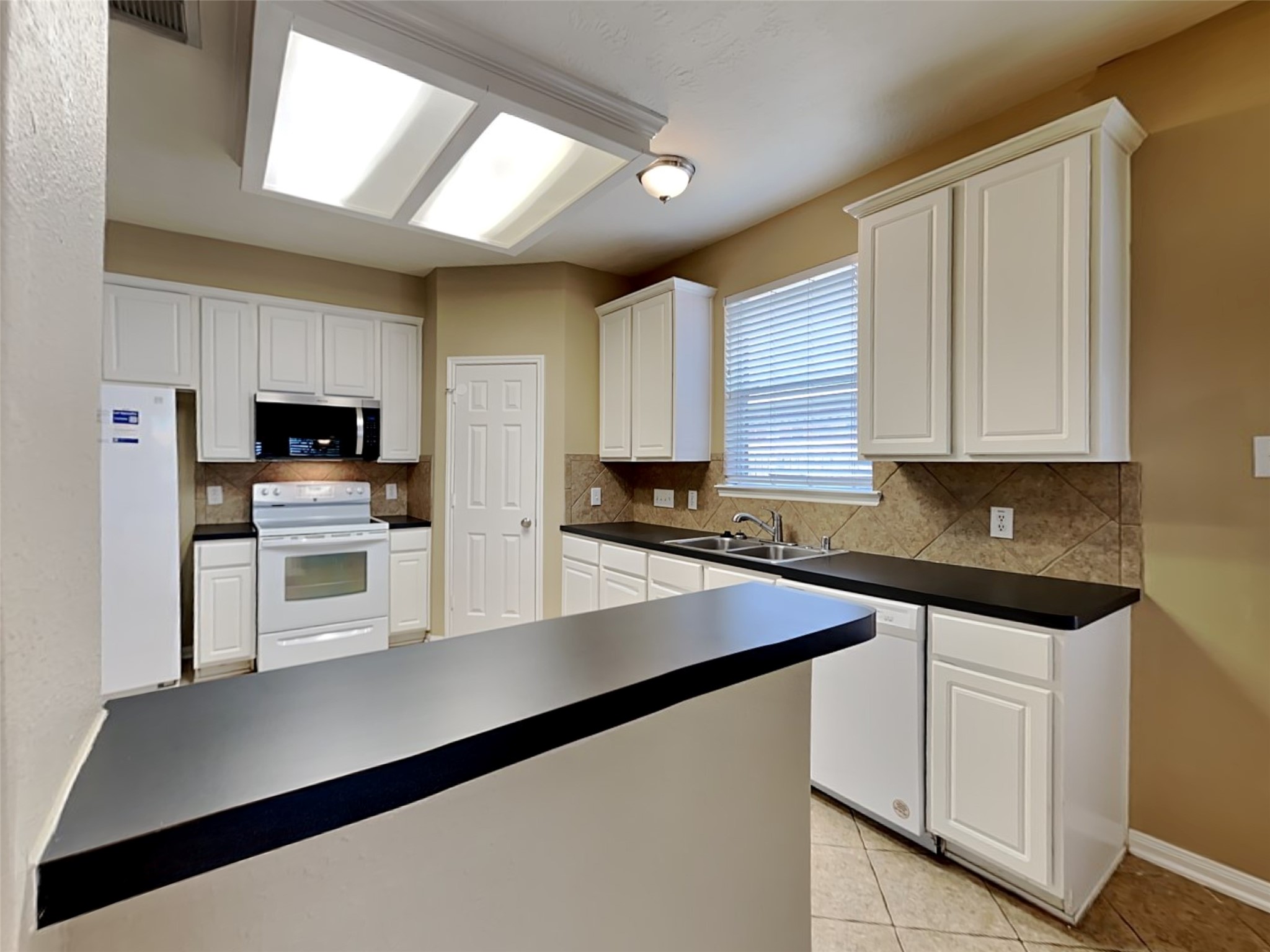3523 Pine Valley Drive Property Photo 2
