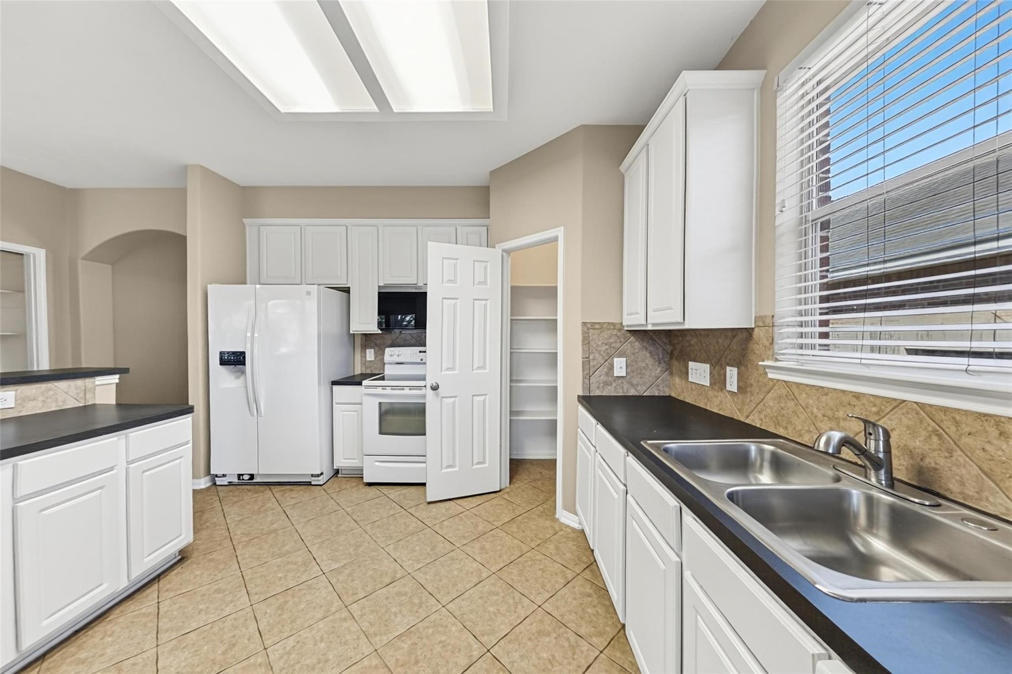 3523 Pine Valley Drive Property Photo 2
