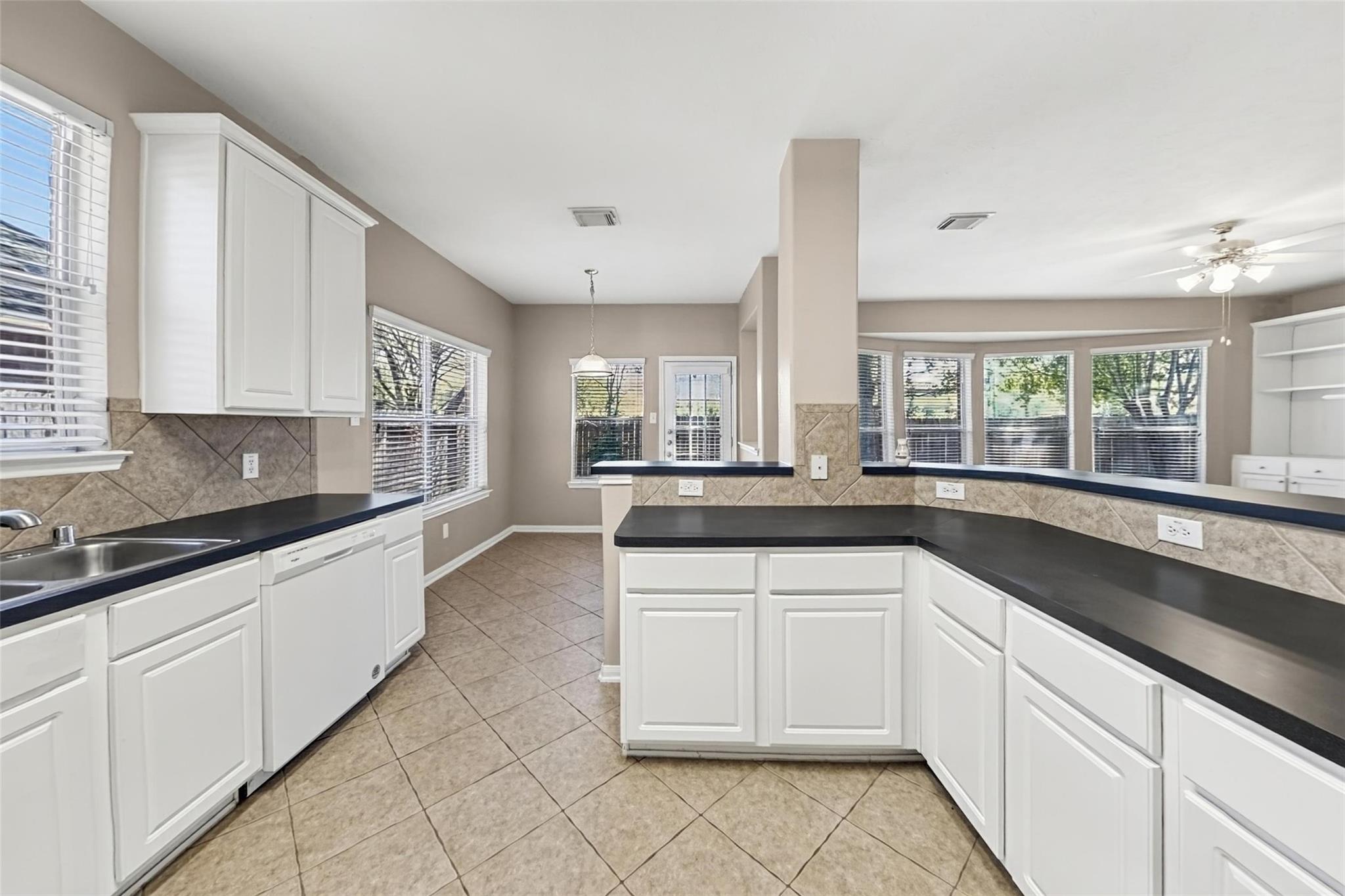 3523 Pine Valley Drive Property Photo 3