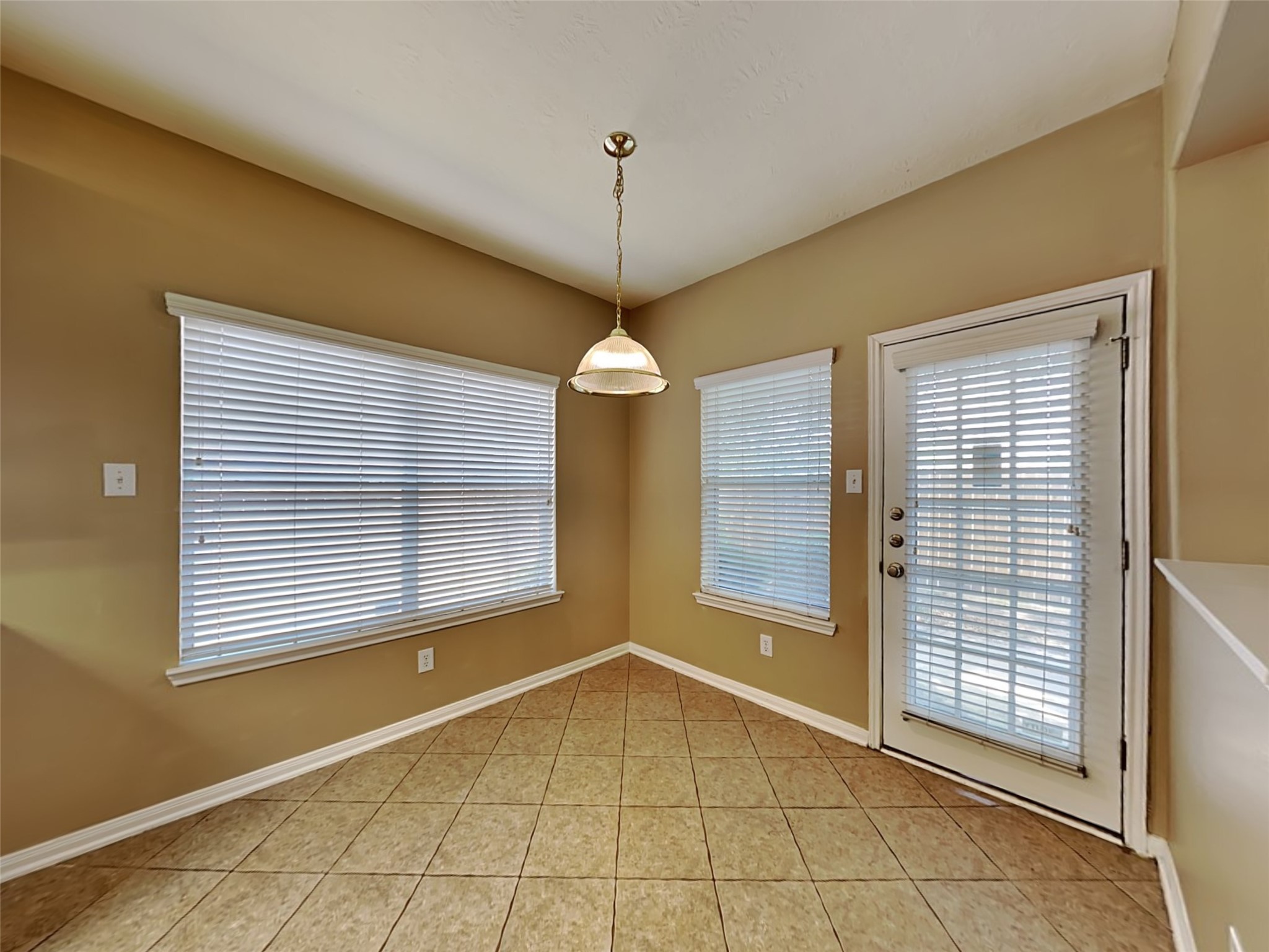3523 Pine Valley Drive Property Photo 4