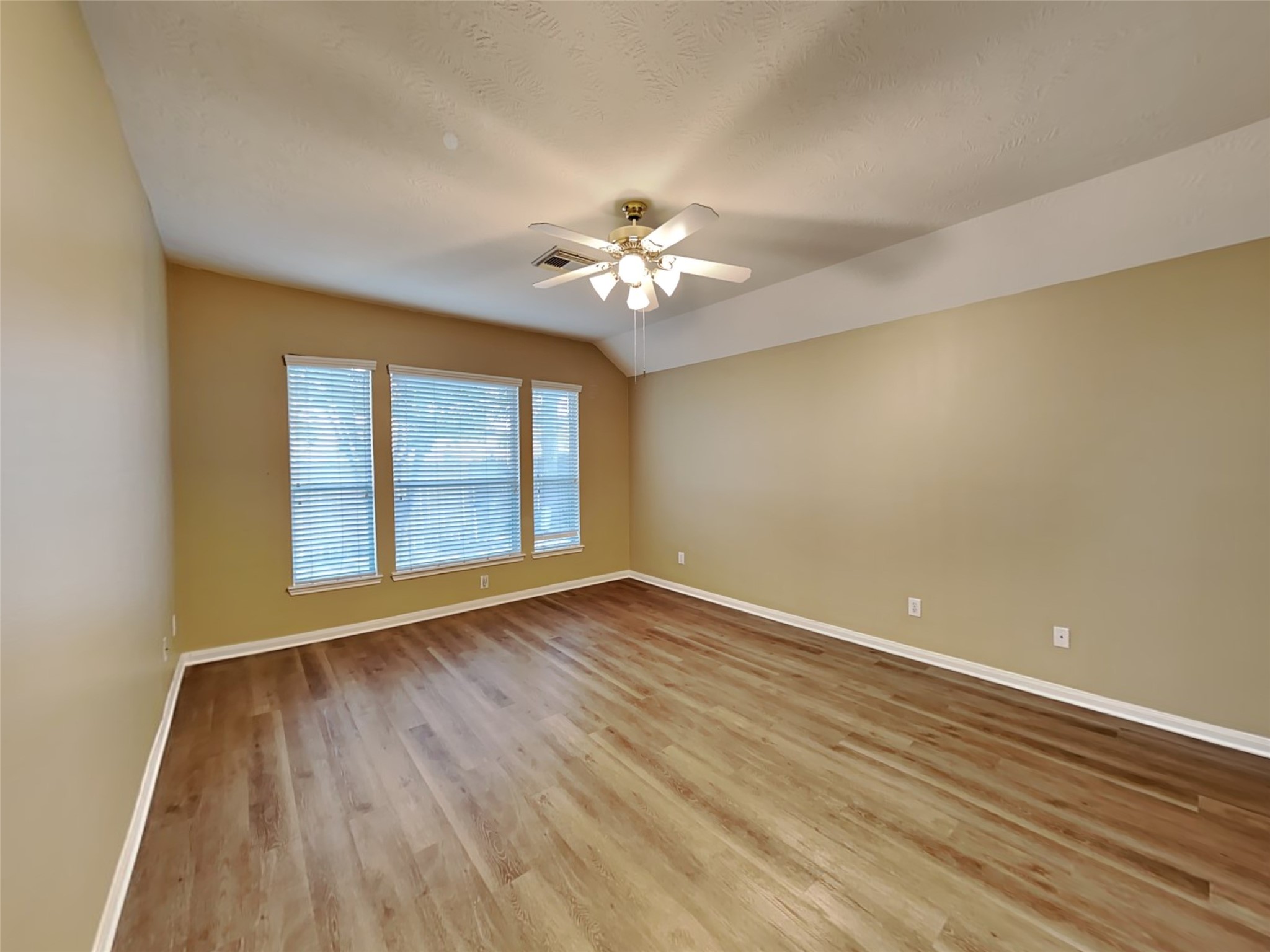 3523 Pine Valley Drive Property Photo 9
