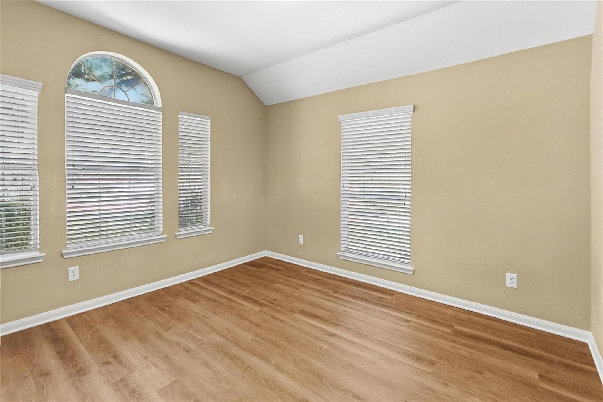 3523 Pine Valley Drive Property Photo 16