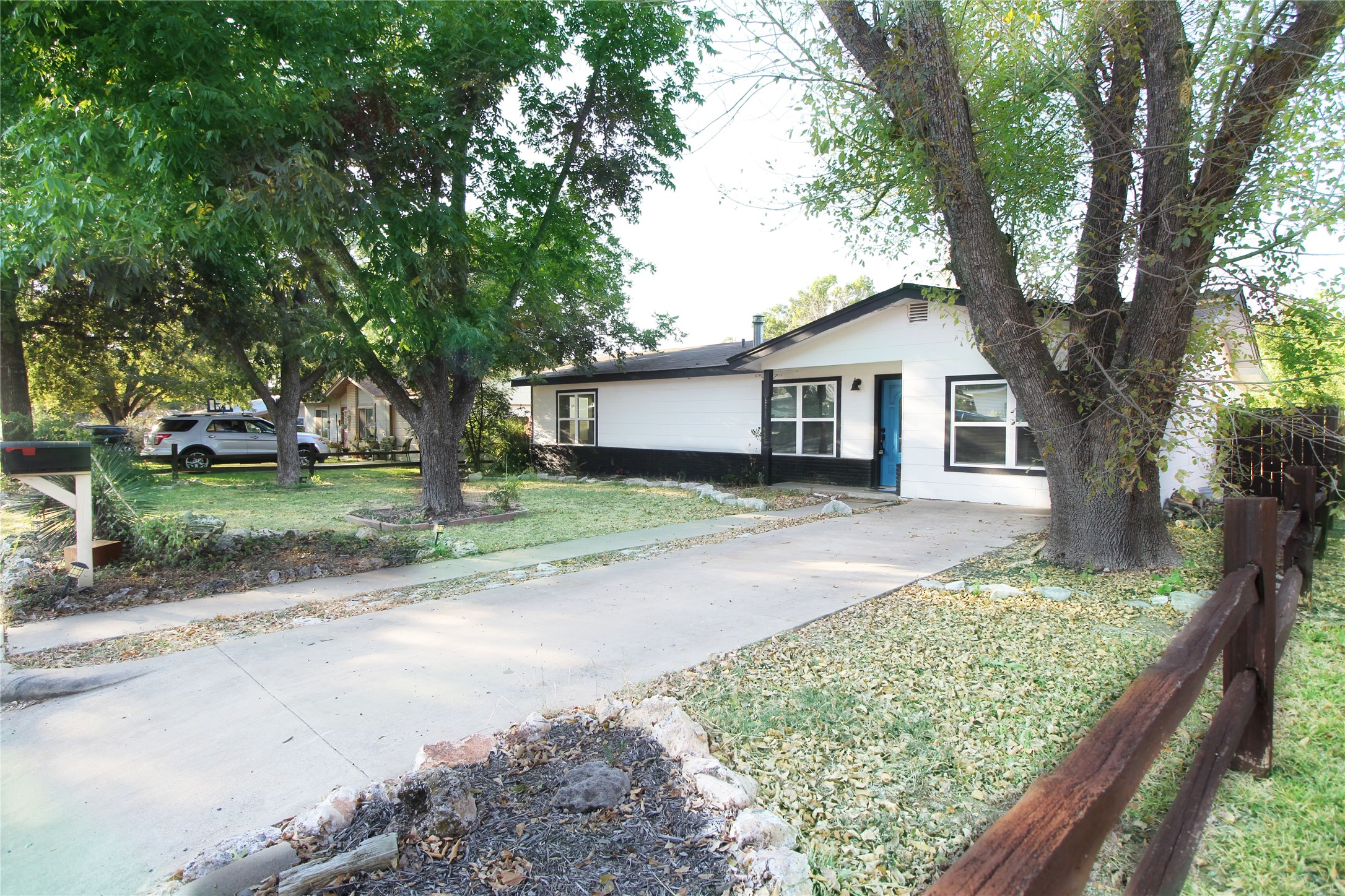327 W Mulberry Street Property Photo