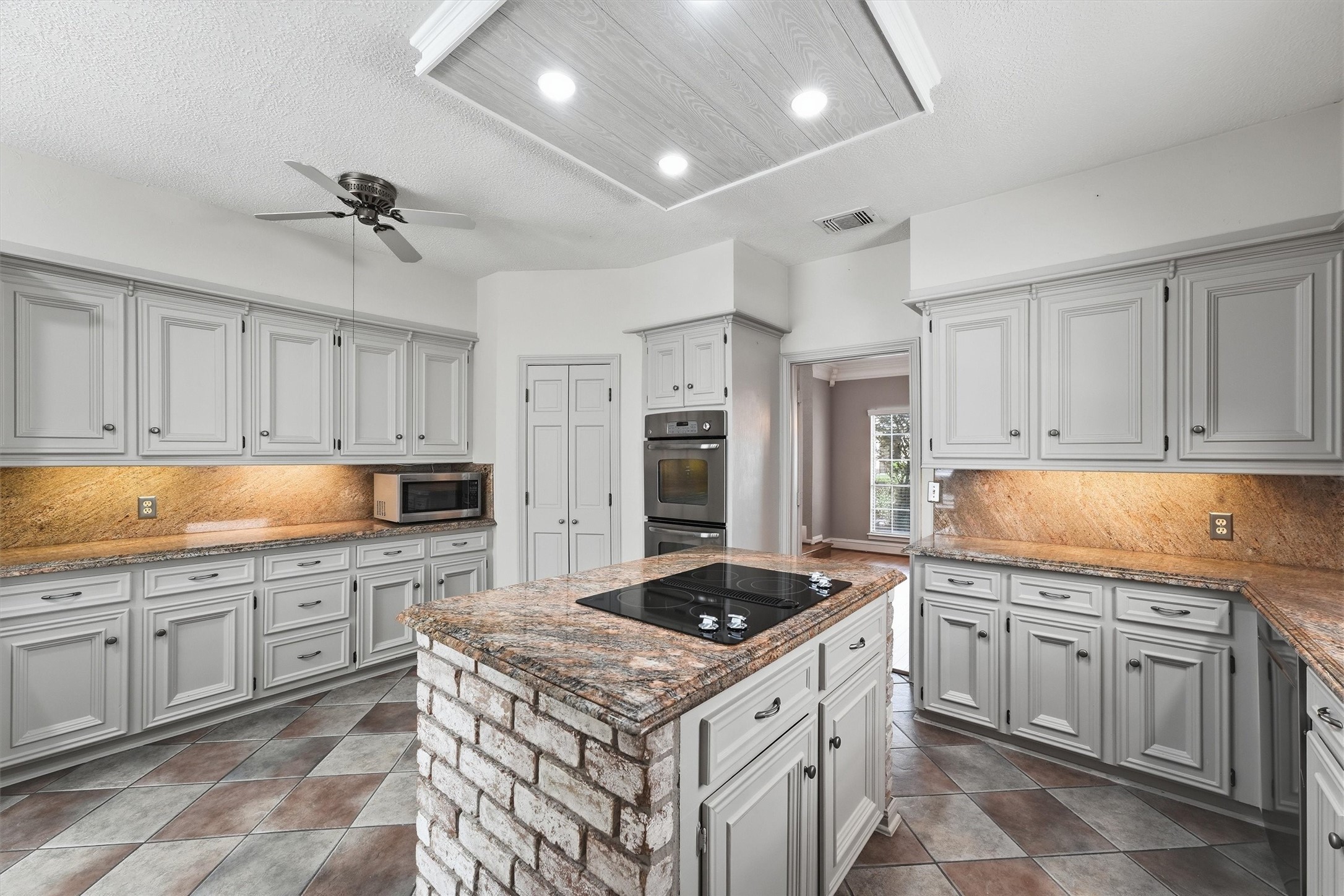 15307 Sierra Pines Court Property Photo 1
