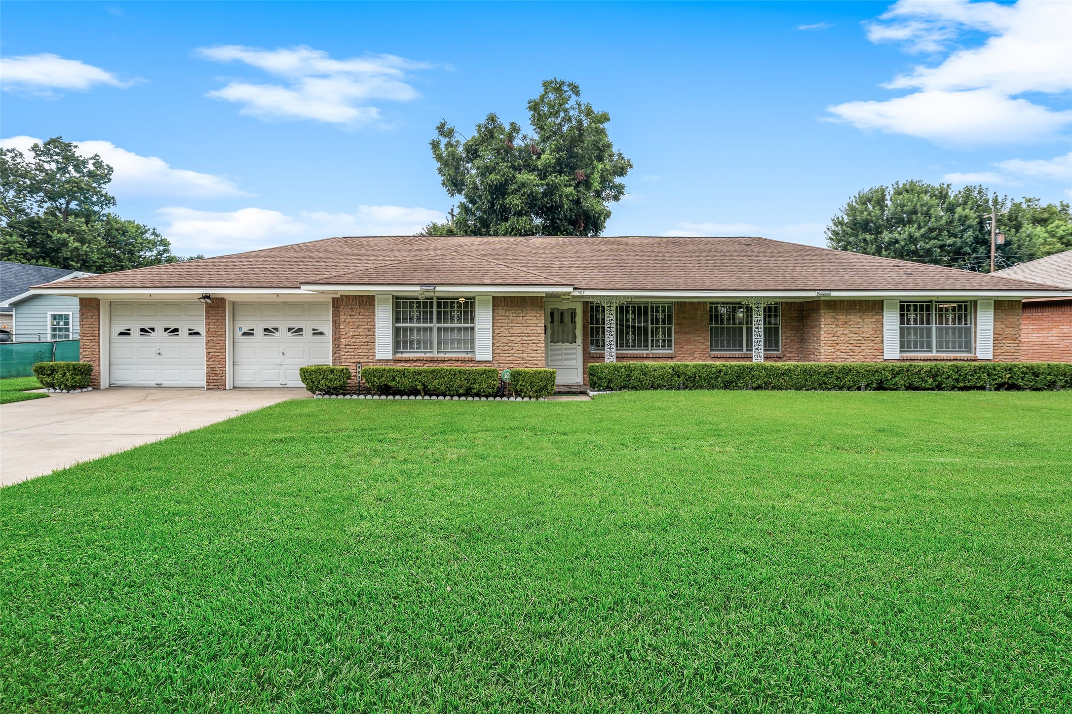 903 E Spreading Oak Drive