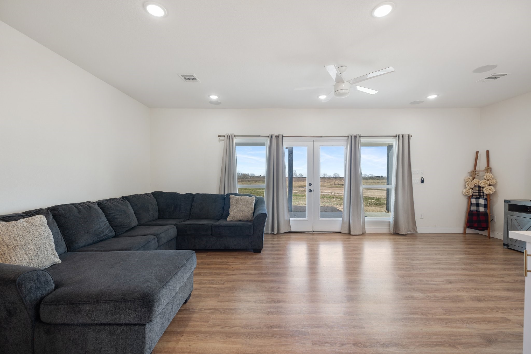 17237 Hughes Road Property Photo 8