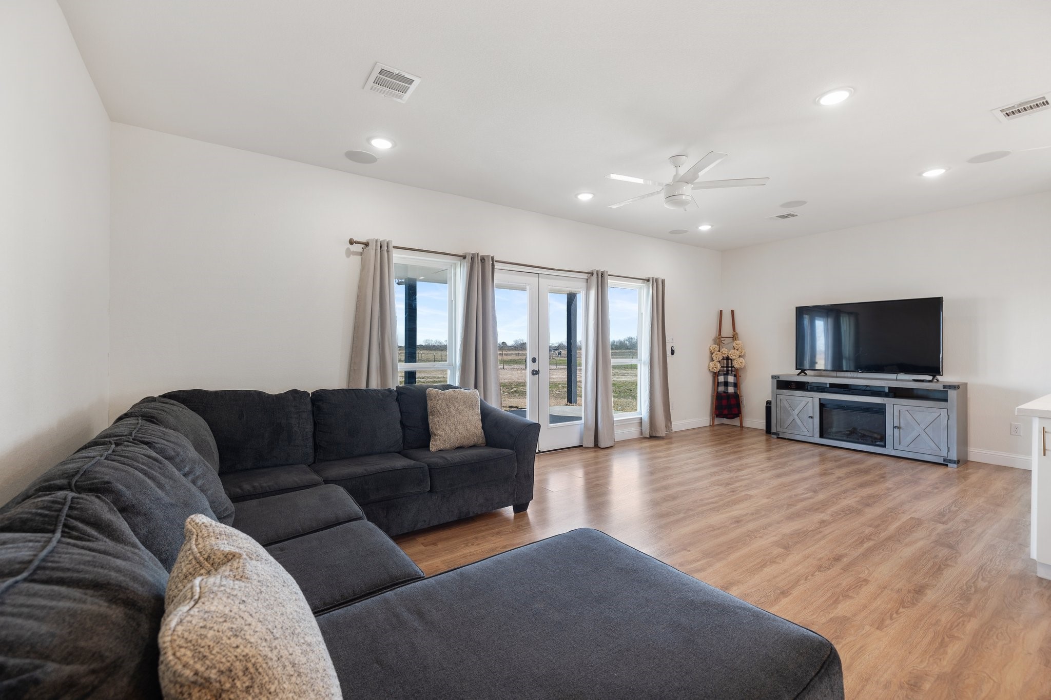 17237 Hughes Road Property Photo 9