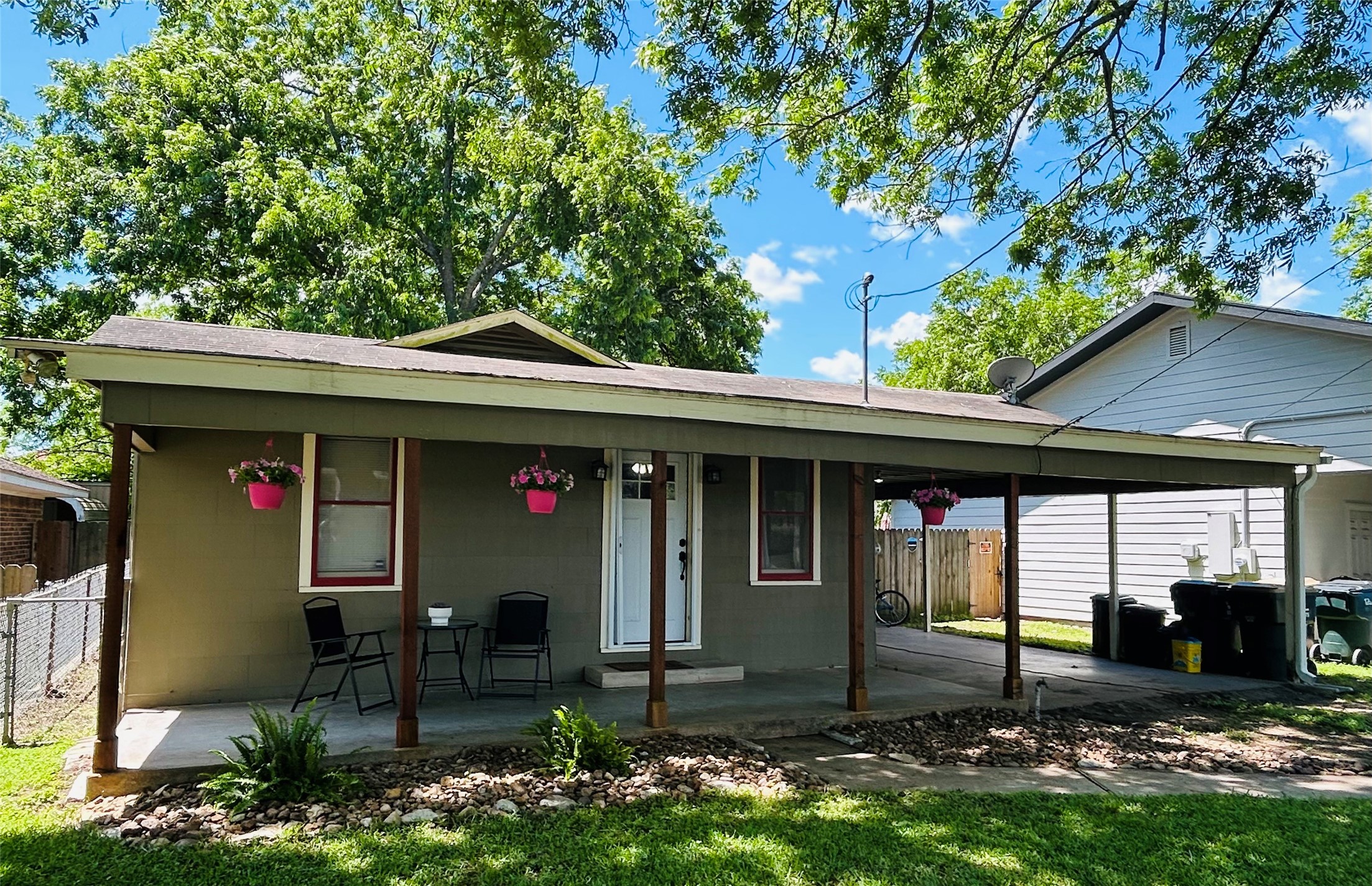 121 Banks Street Property Photo