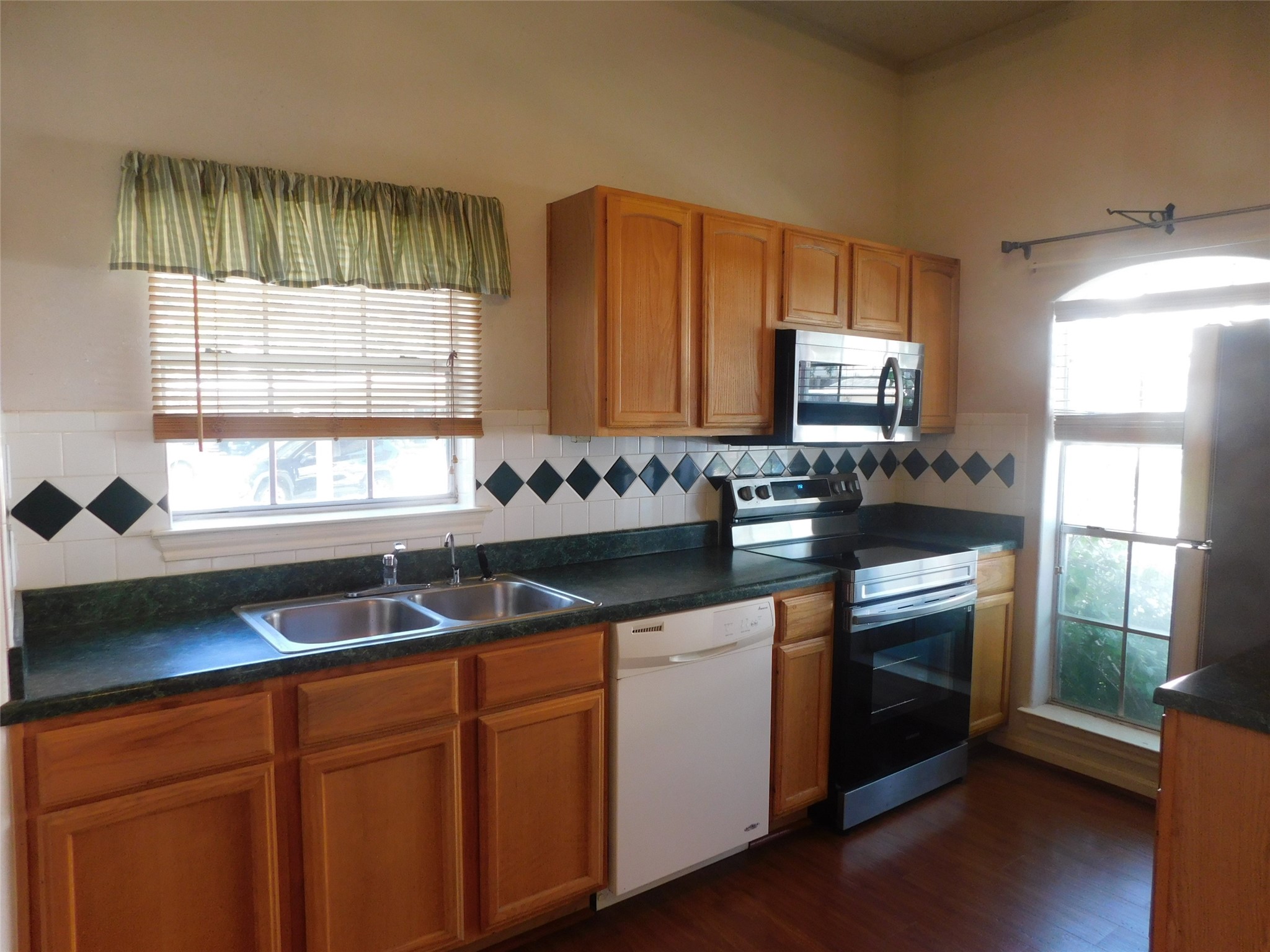 2710 Grants Lake Blvd G3 Property Photo 3
