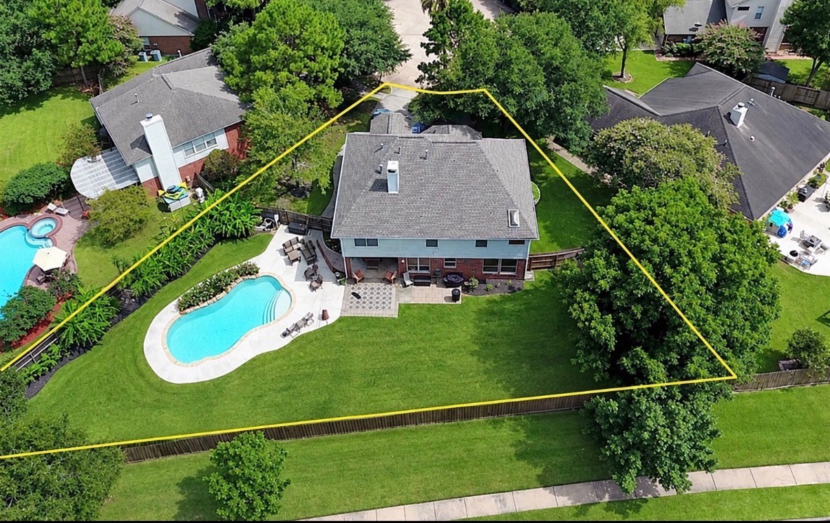 201 Carmicheal Court Property Photo 1