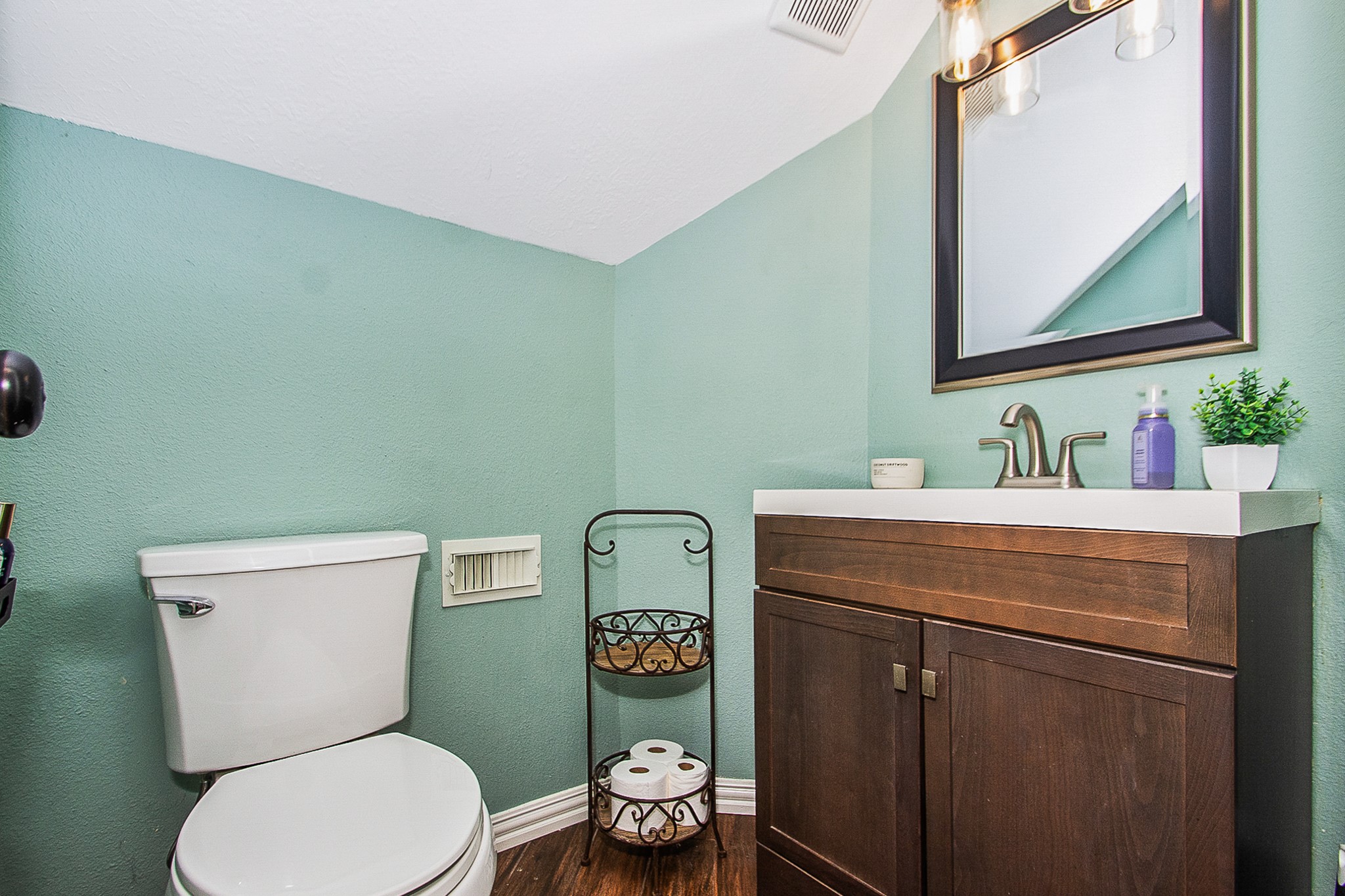 201 Carmicheal Court Property Photo 7