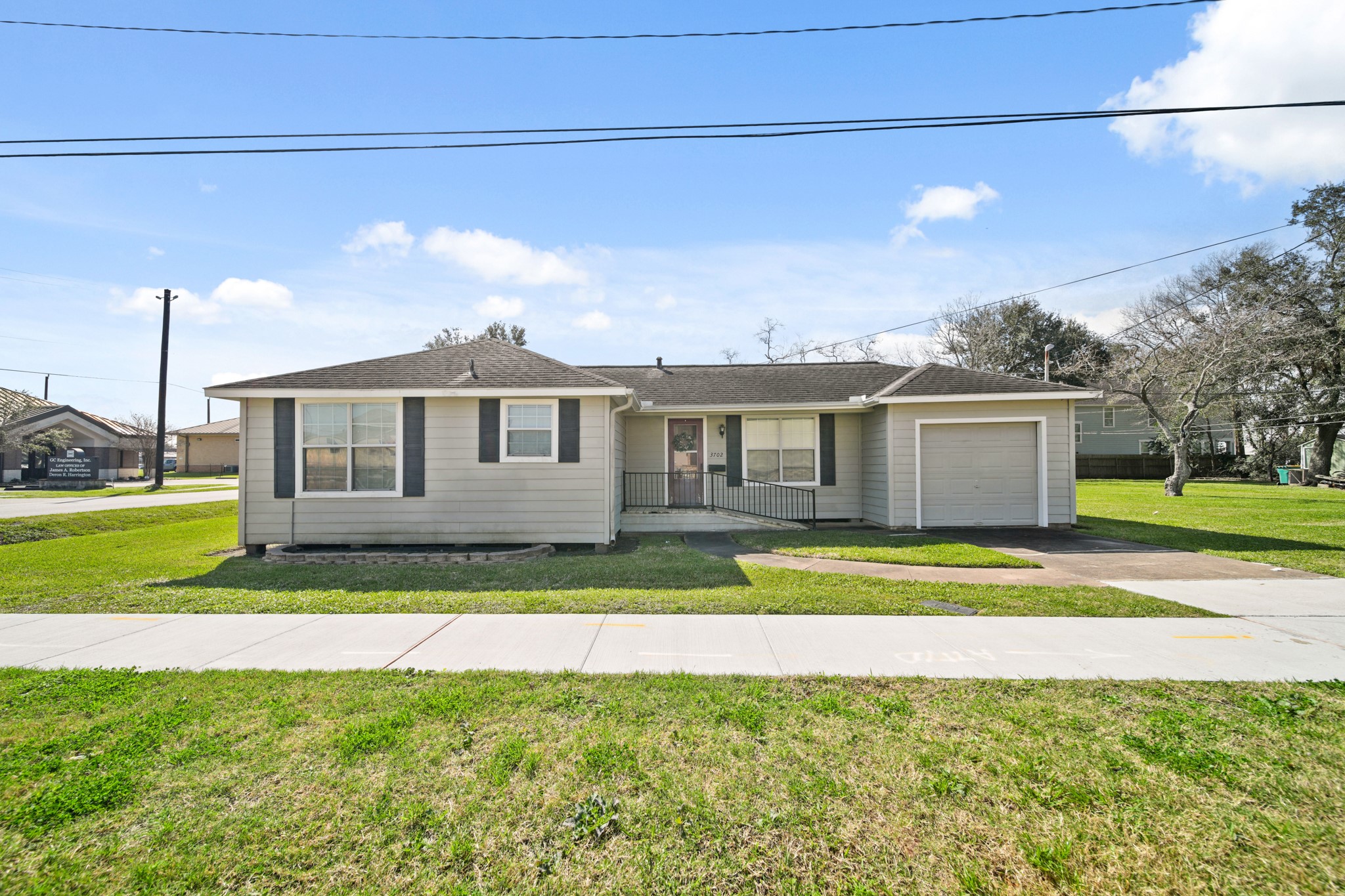 3702 E Pear Street Property Photo