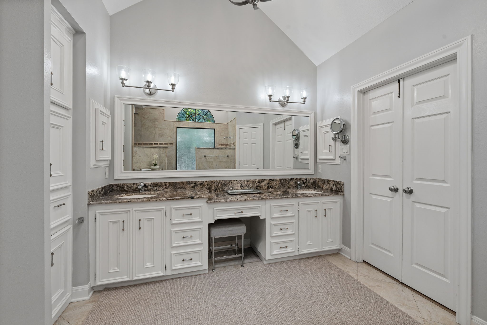 43 Firefall Court Property Photo 21
