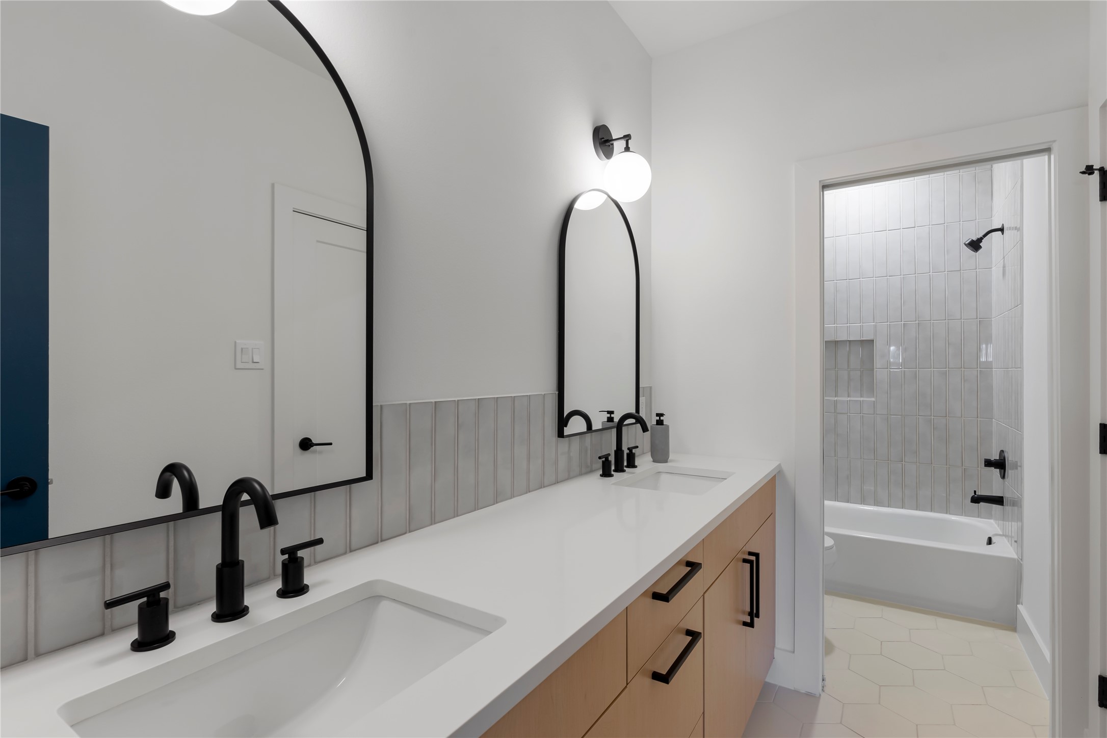 3115 Armada Drive B Property Photo 23