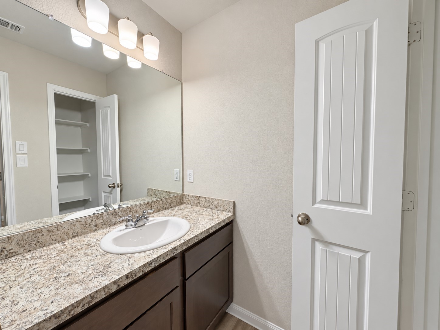 3216 Moore Avenue Property Photo 6