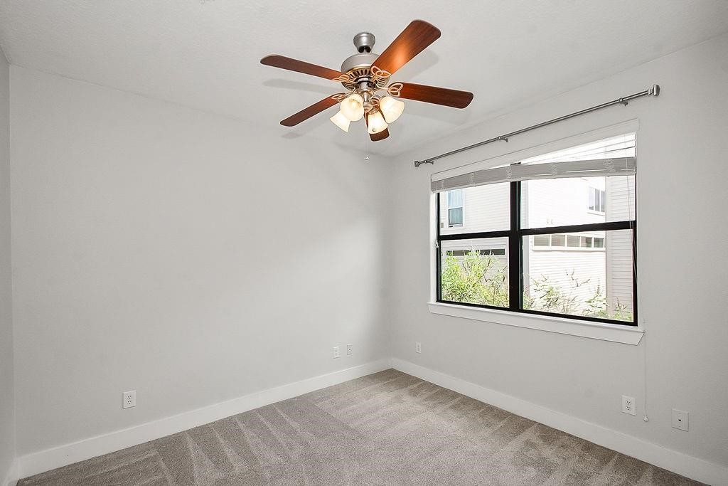 1121 W 17th Street B Property Photo 16