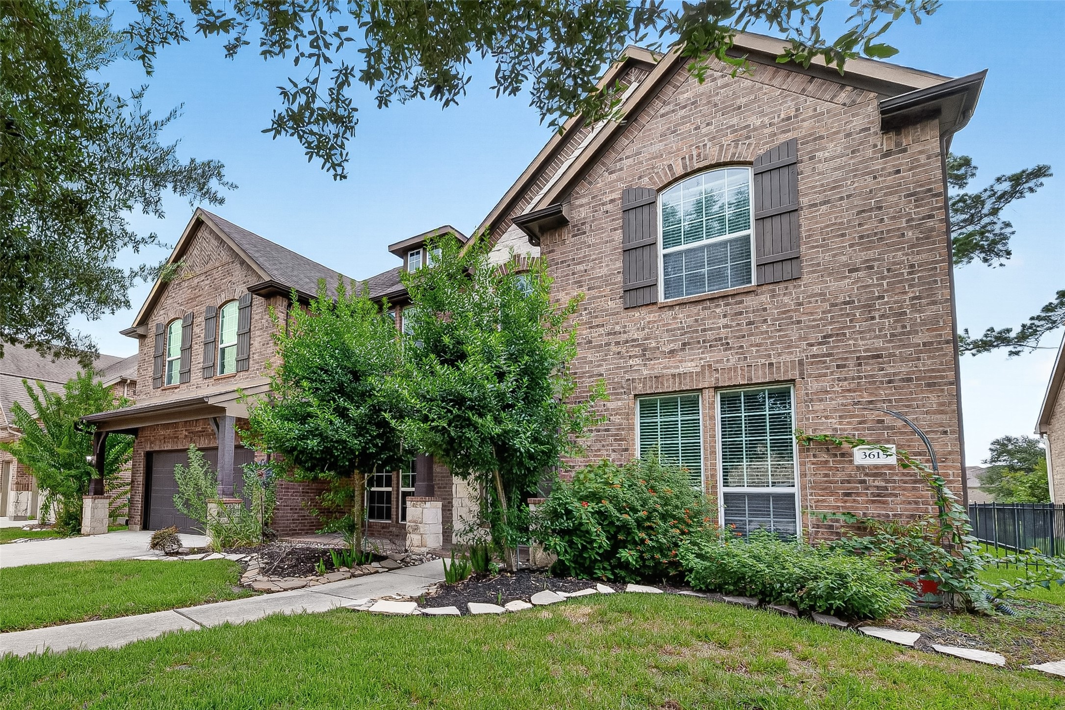 3615 Blushing Hollow Drive Property Photo 4
