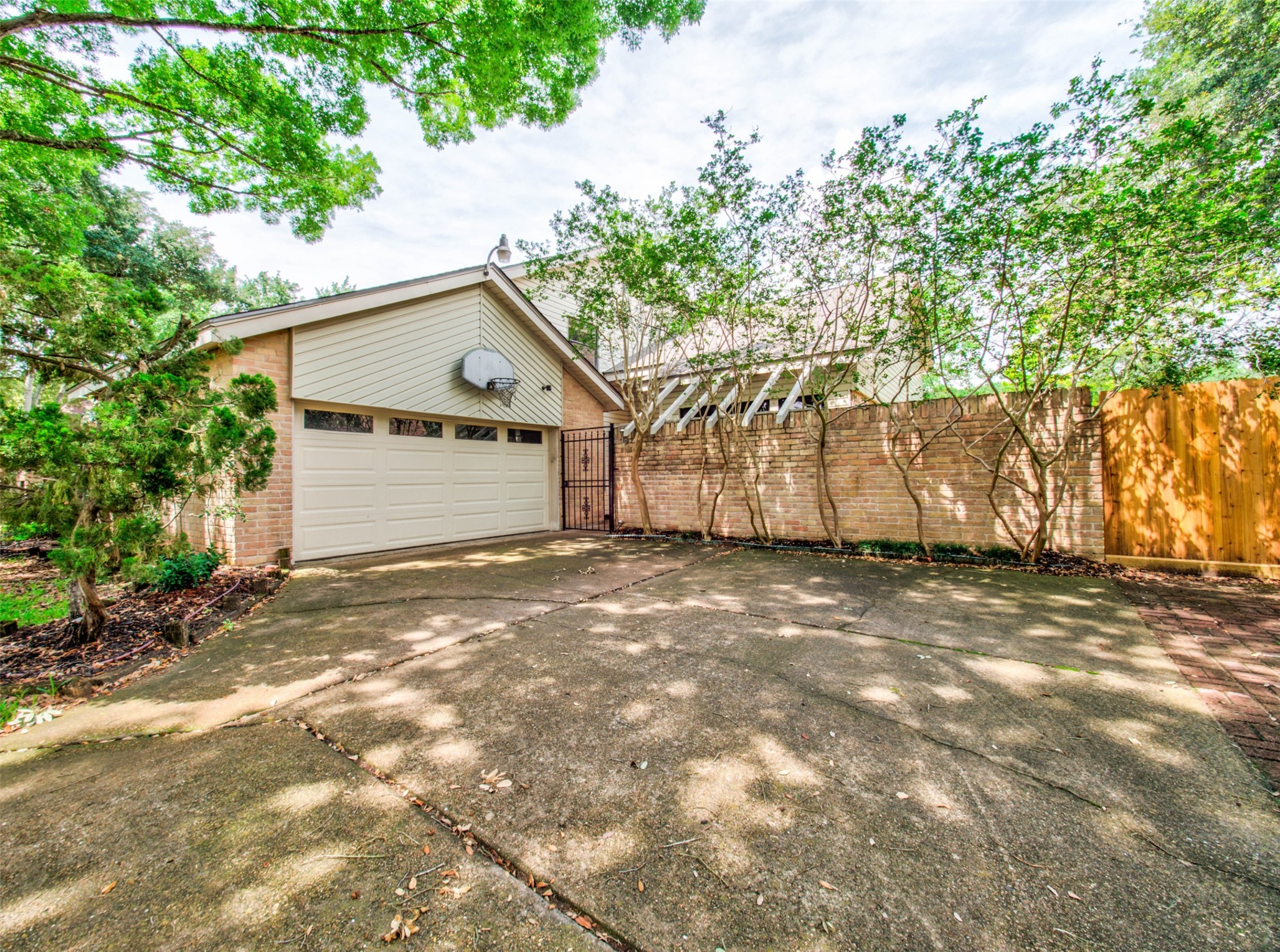 8022 La Brea Drive Property Photo 5