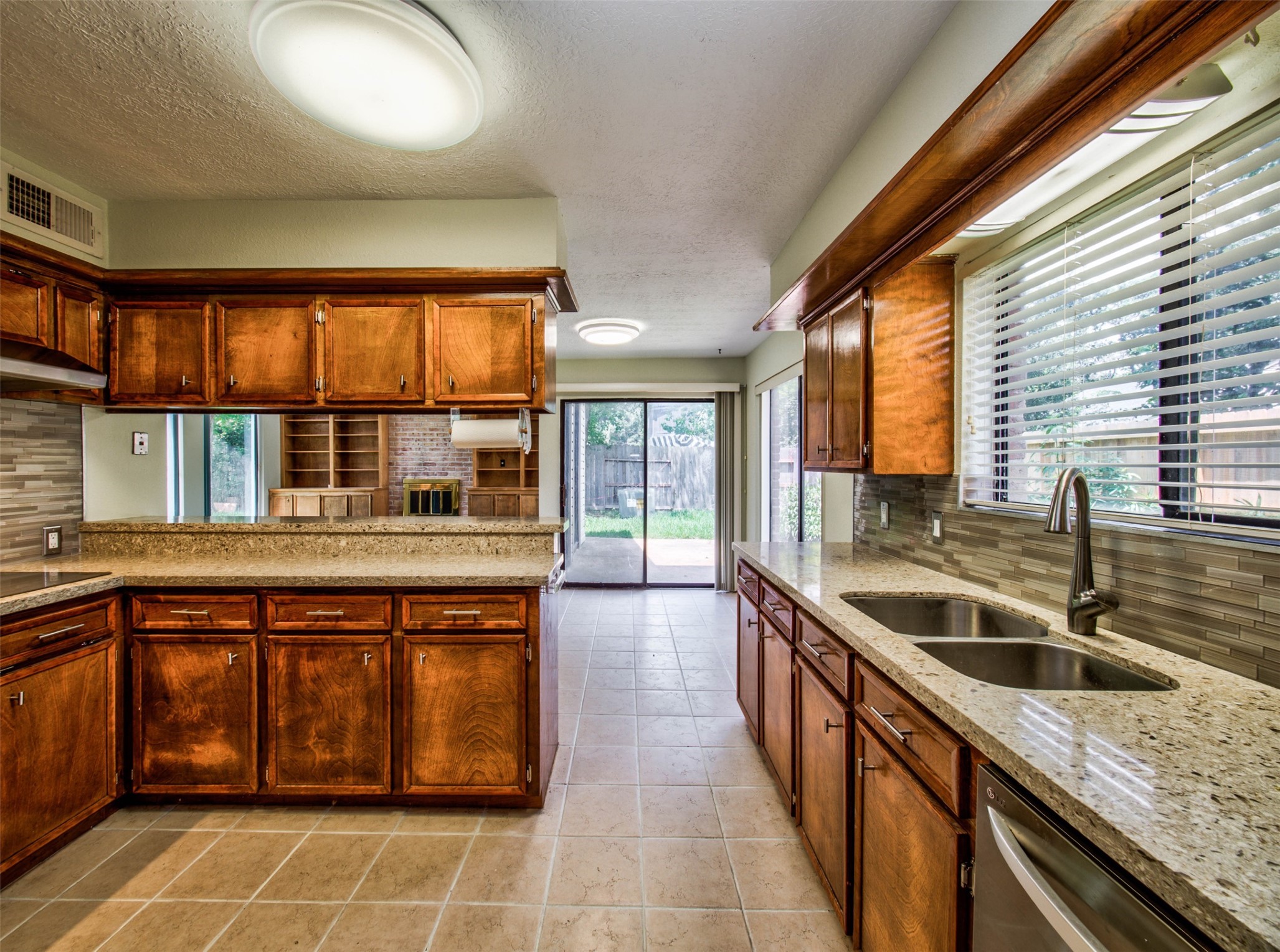 8022 La Brea Drive Property Photo 22