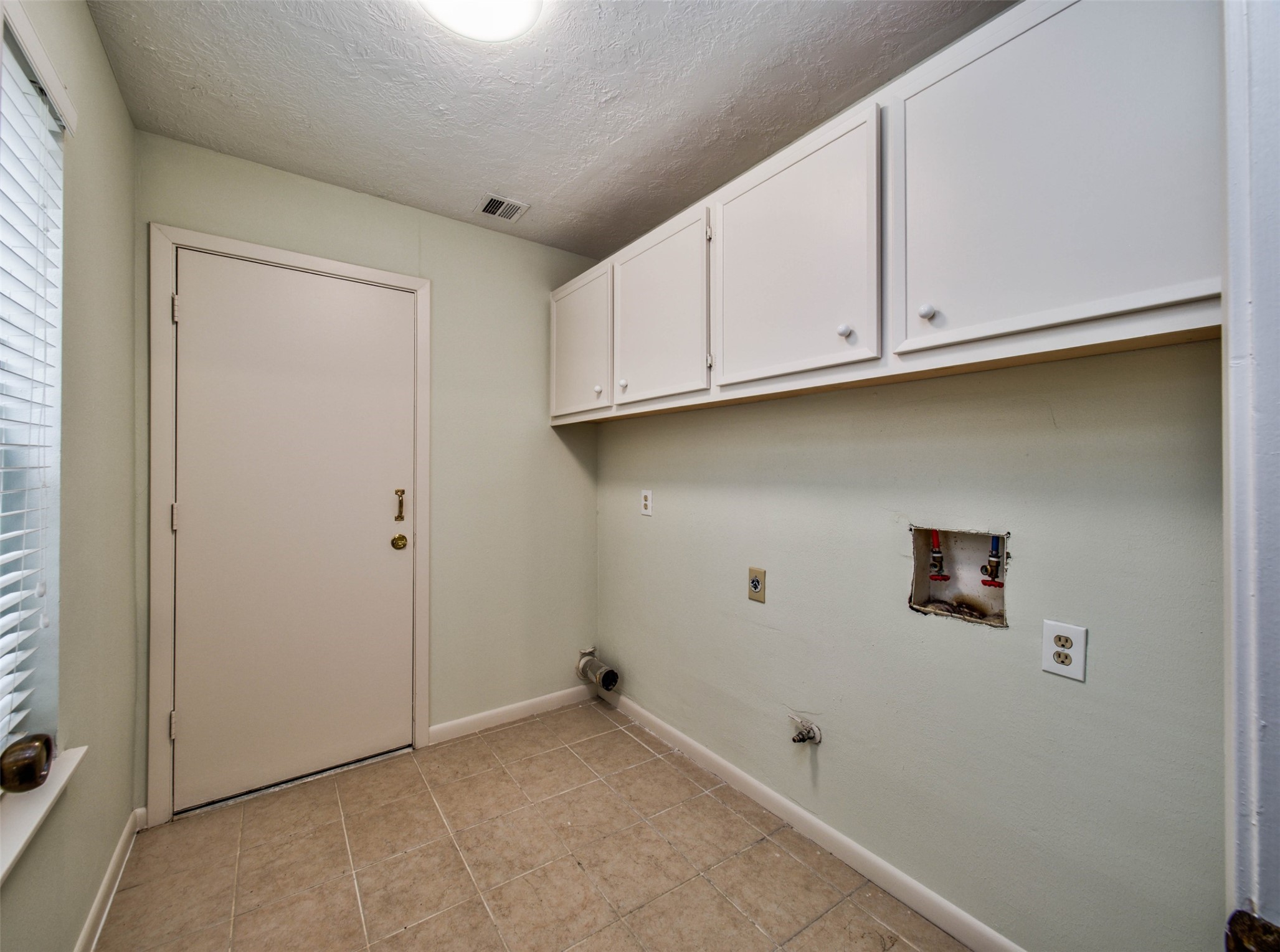8022 La Brea Drive Property Photo 34