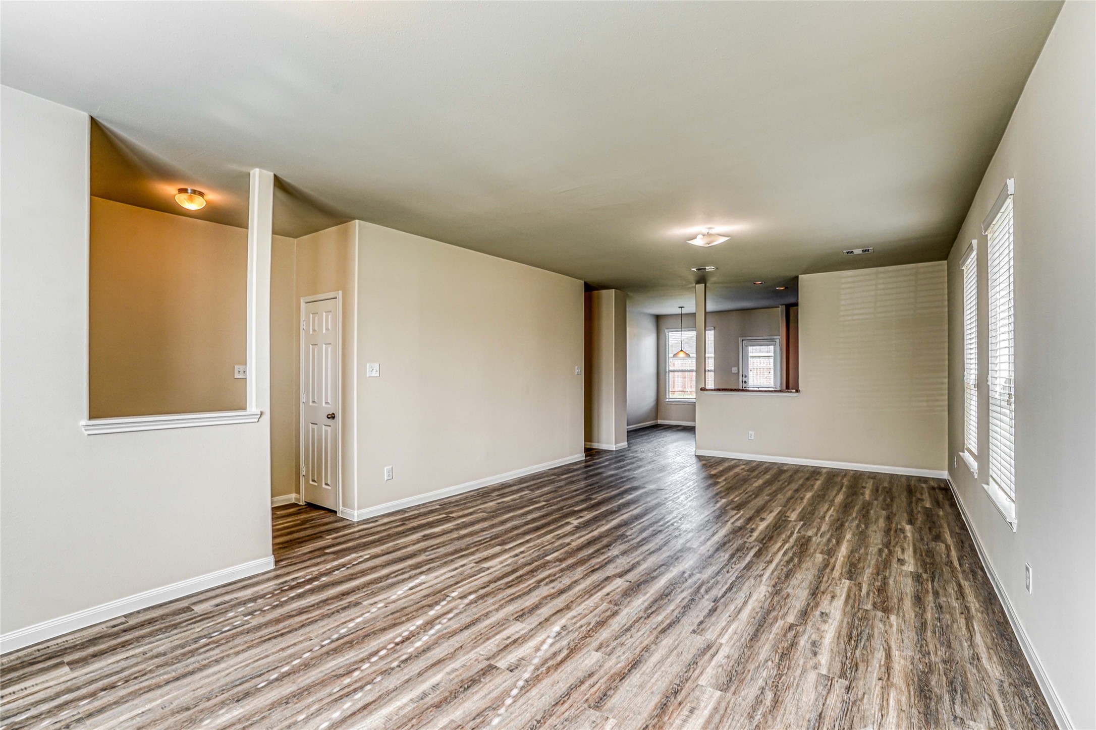 16 Leisure Shore Court Property Photo 5