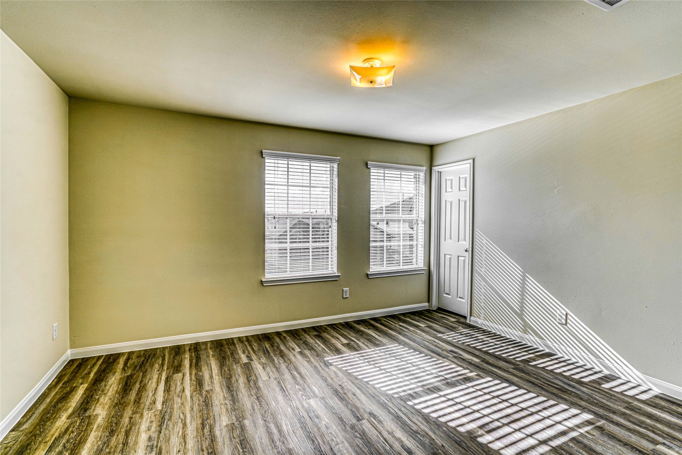 16 Leisure Shore Court Property Photo 6