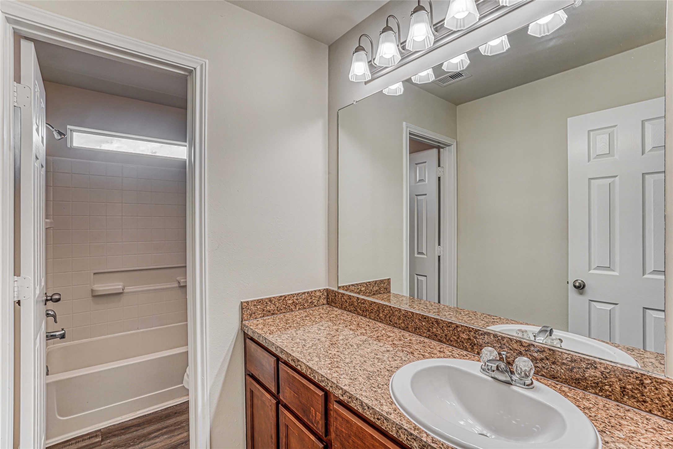 16 Leisure Shore Court Property Photo 8