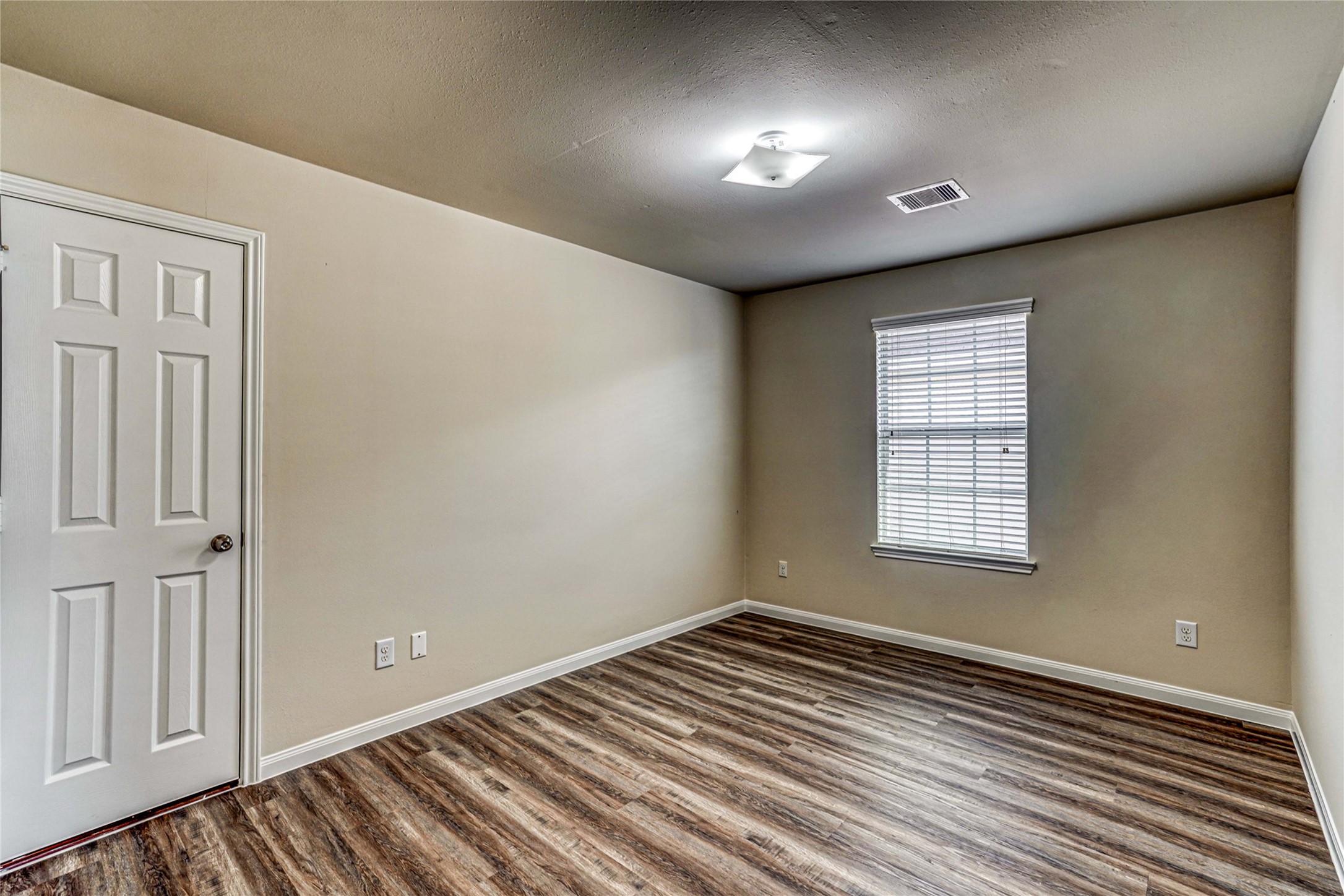 16 Leisure Shore Court Property Photo 10