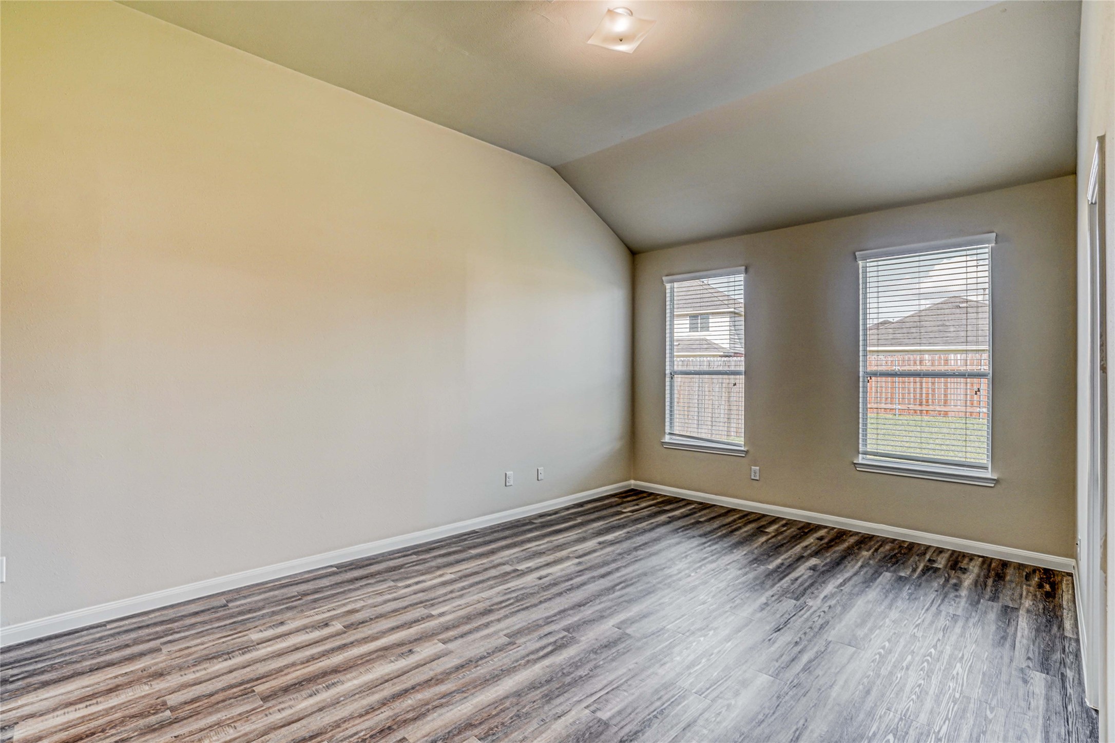 16 Leisure Shore Court Property Photo 11