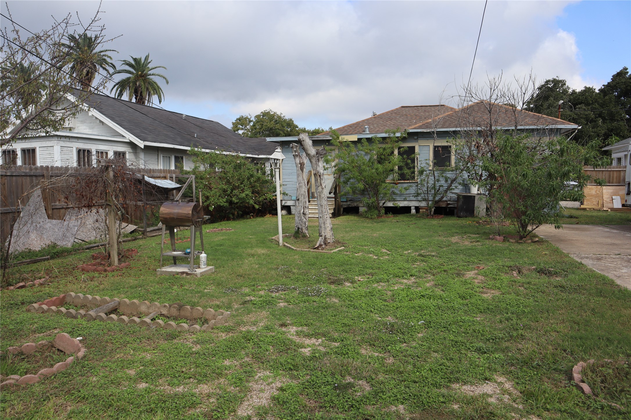 311 W 1st Street Property Photo 16