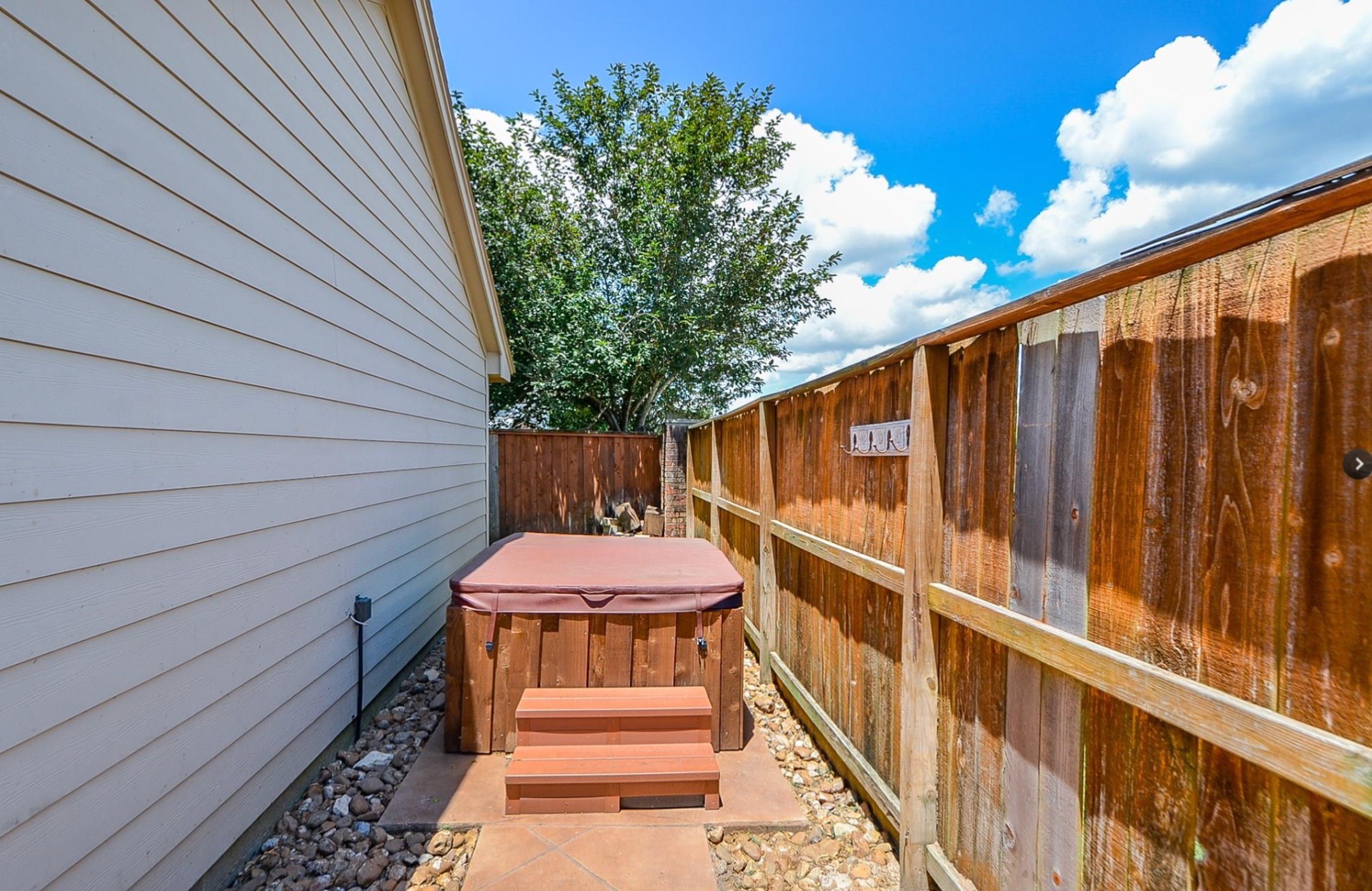 6831 Hollow Hearth Drive Property Photo 5