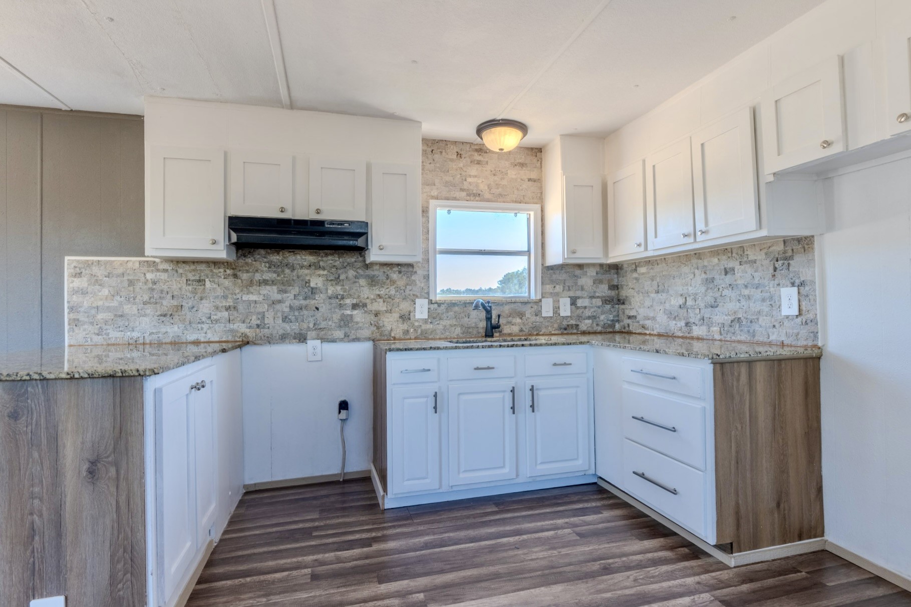 125 Road 5814 Property Photo 5