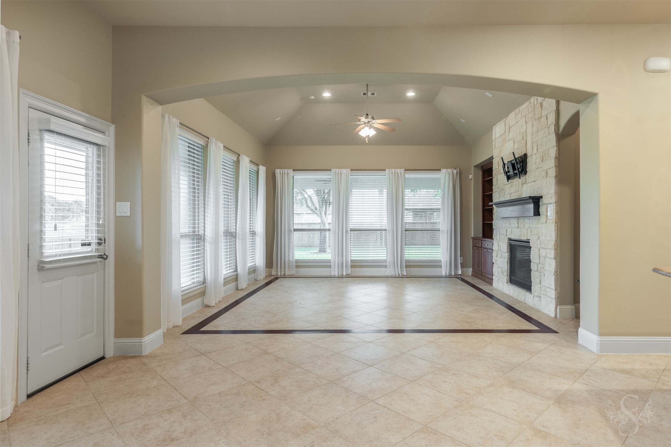32611 Waltham Xing Property Photo 14