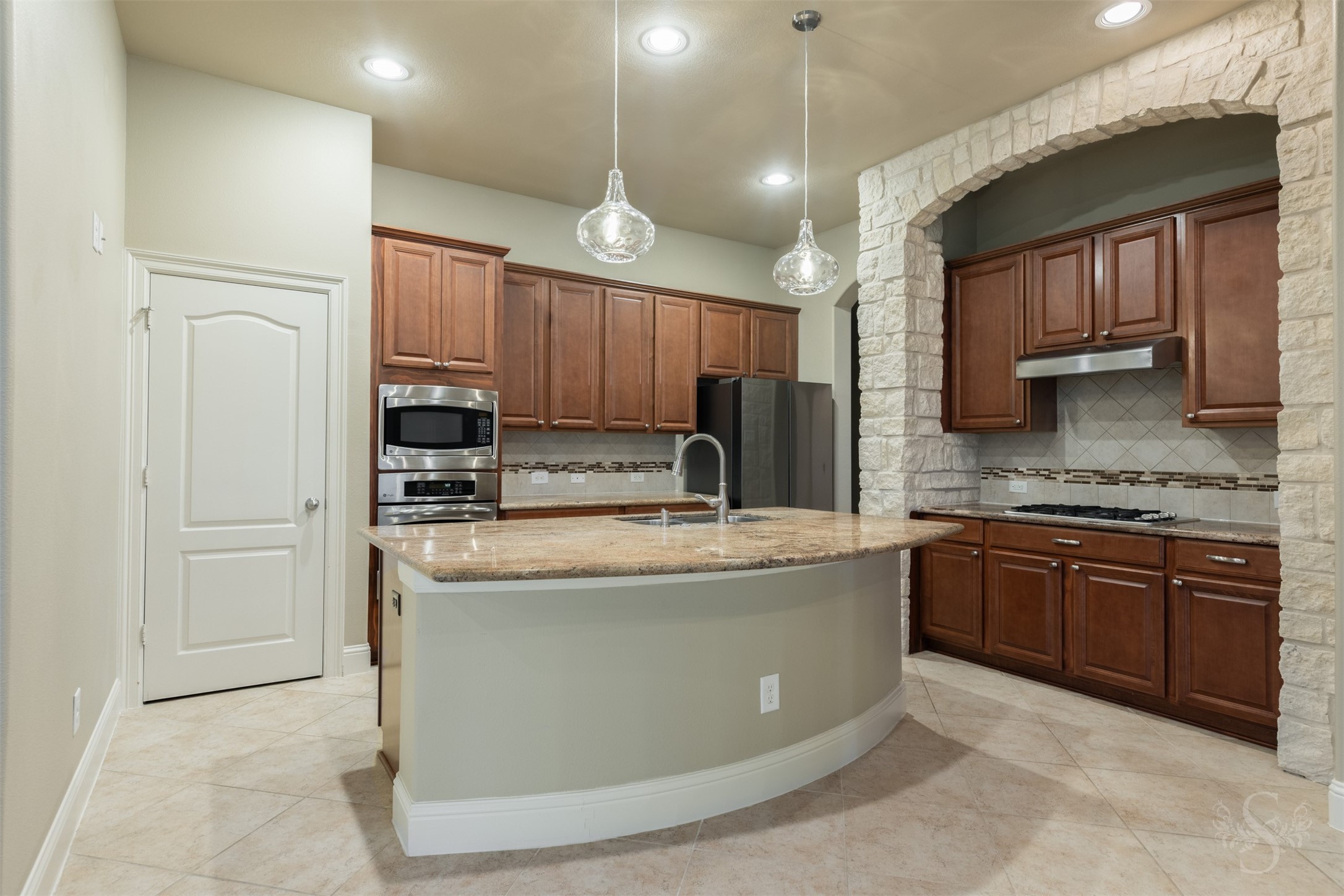32611 Waltham Xing Property Photo 18