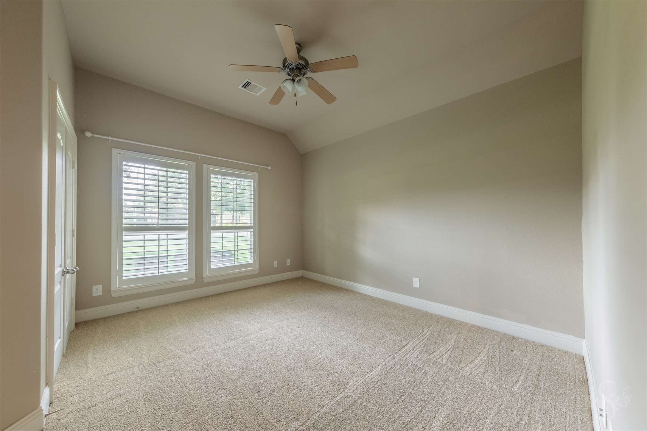 32611 Waltham Xing Property Photo 27
