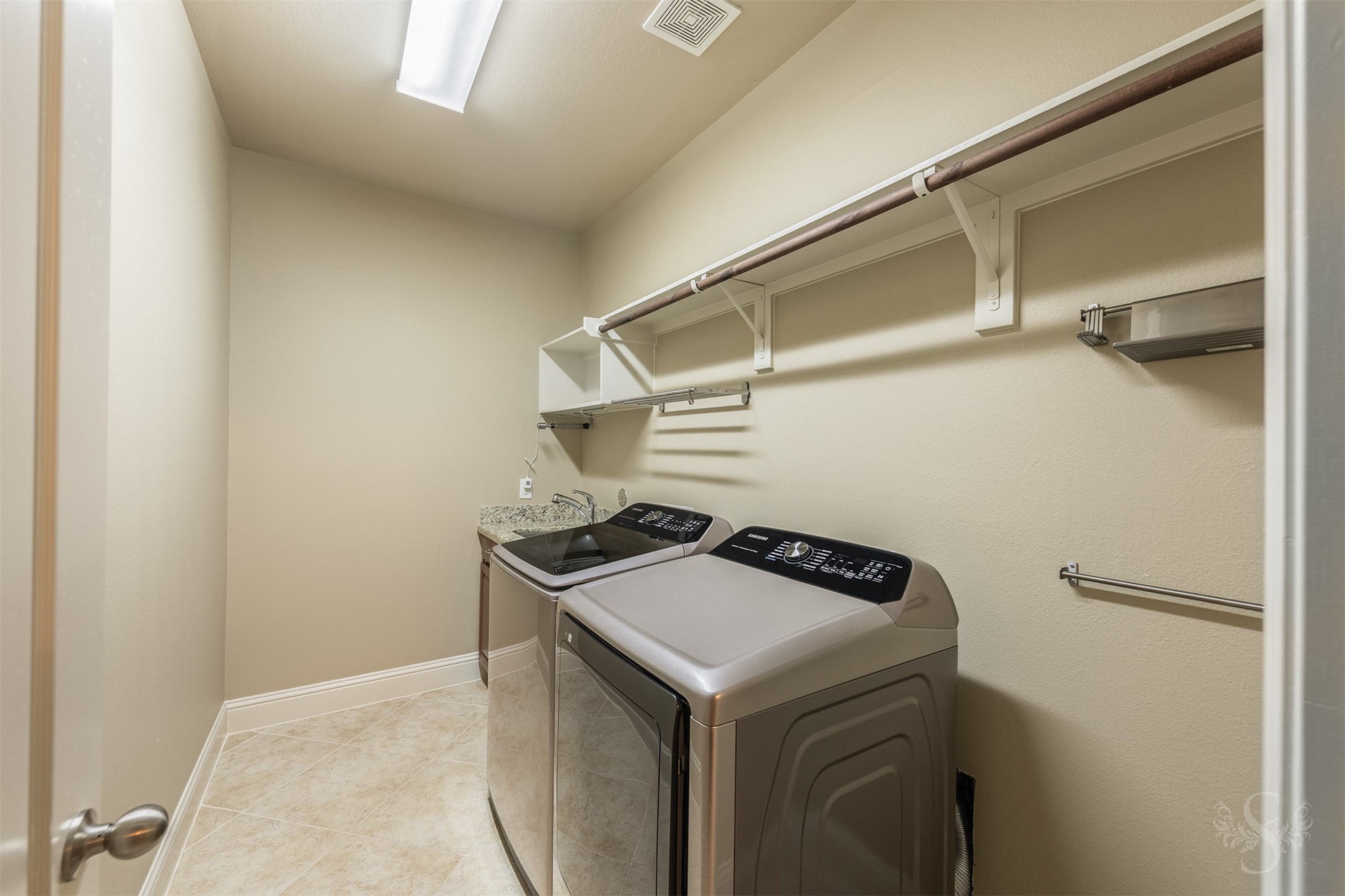 32611 Waltham Xing Property Photo 29