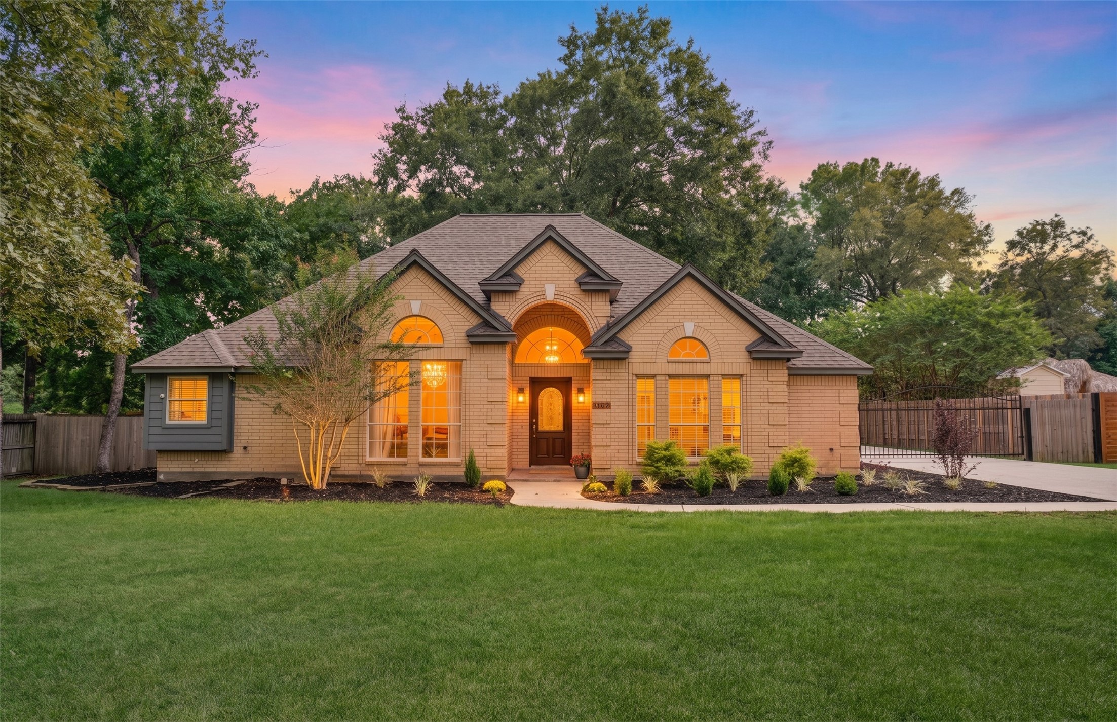 1107 Chateau Woods Parkway Drive Property Photo 1