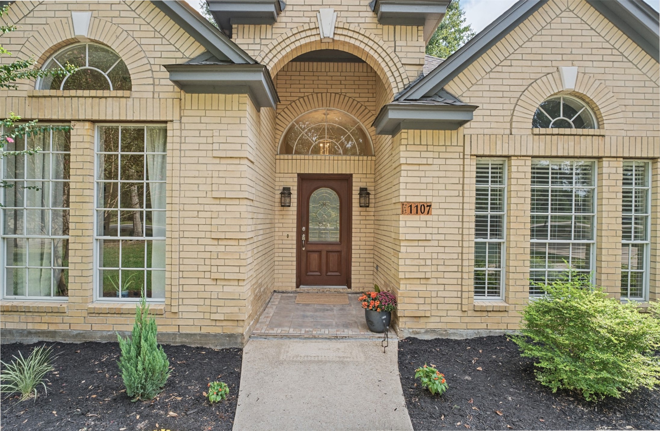 1107 Chateau Woods Parkway Drive Property Photo 4