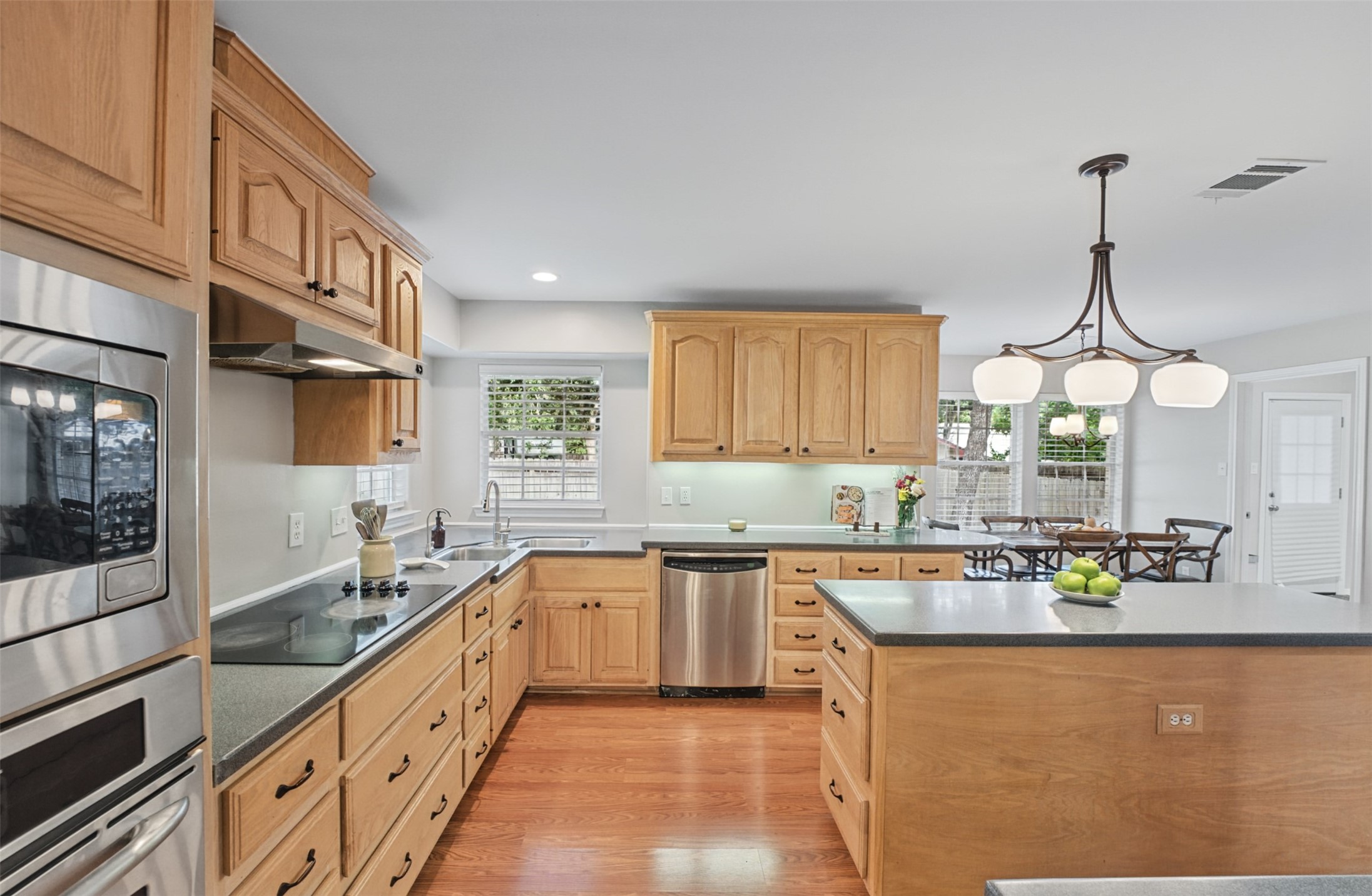 1107 Chateau Woods Parkway Drive Property Photo 13