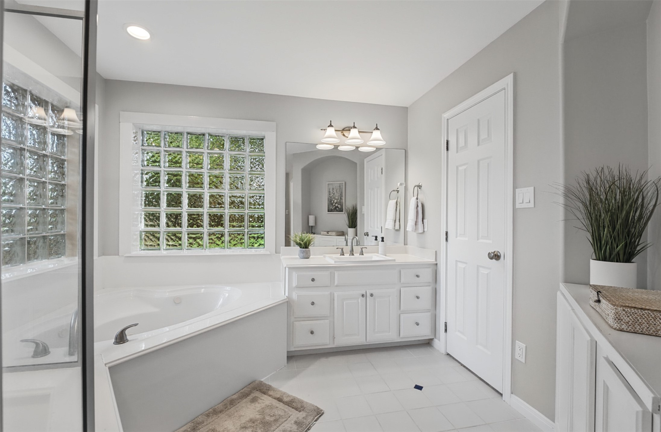 1107 Chateau Woods Parkway Drive Property Photo 18
