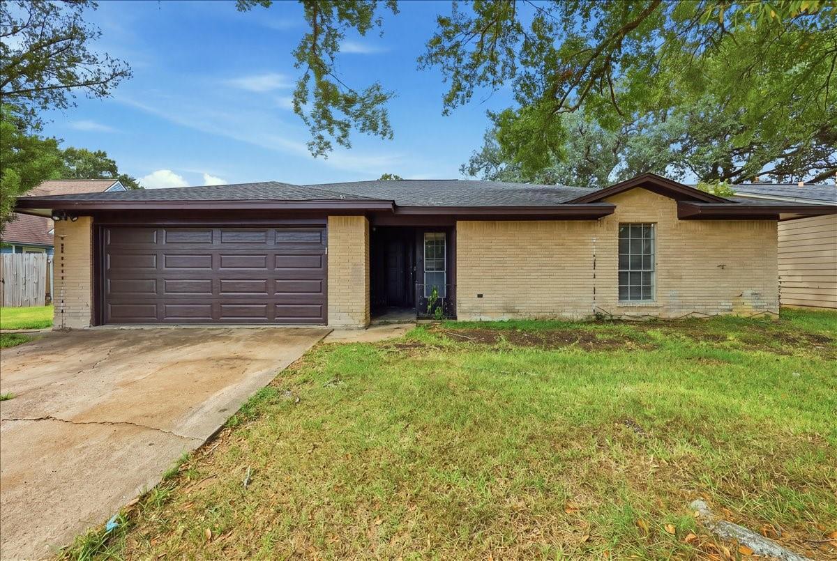 2901 23rd Street, Orange Tx 77630 Property Photo 1